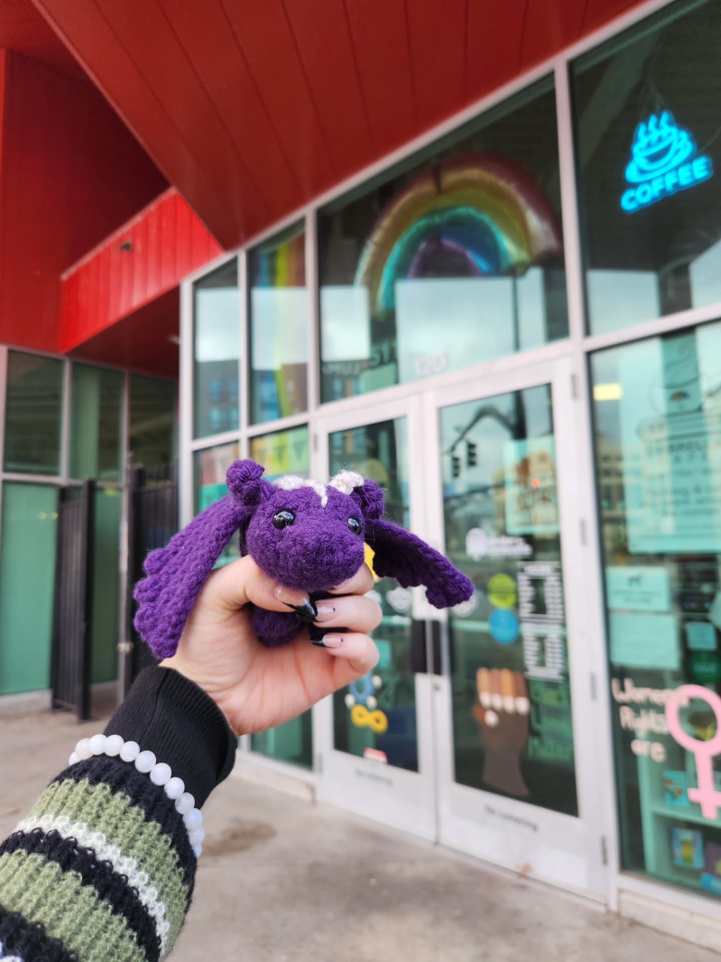 π₯πDONT FORGET TO COME SEE US AT BOOTH C-56 AT DRAGONSTEEL TODAY!ππ₯
Little compendium of all the bookstores we went to yesterday in Salt Lake City!
βοΈπ@undertheumbrellabookstore
πΏπ@marissasbookstore
π²βοΈ@legendariumbooks
Thrilled to have been able to visit such incredible local bookstores and touch base with their vibrant reading community!
So excited to pursue getting @dragon.bone.publishing books stocked in them! π€
Shout out to @bookishdragonz
Who crocheted me a mini Kyrell!!
π₯π
#bookstores #localbusiness #indiebookstore