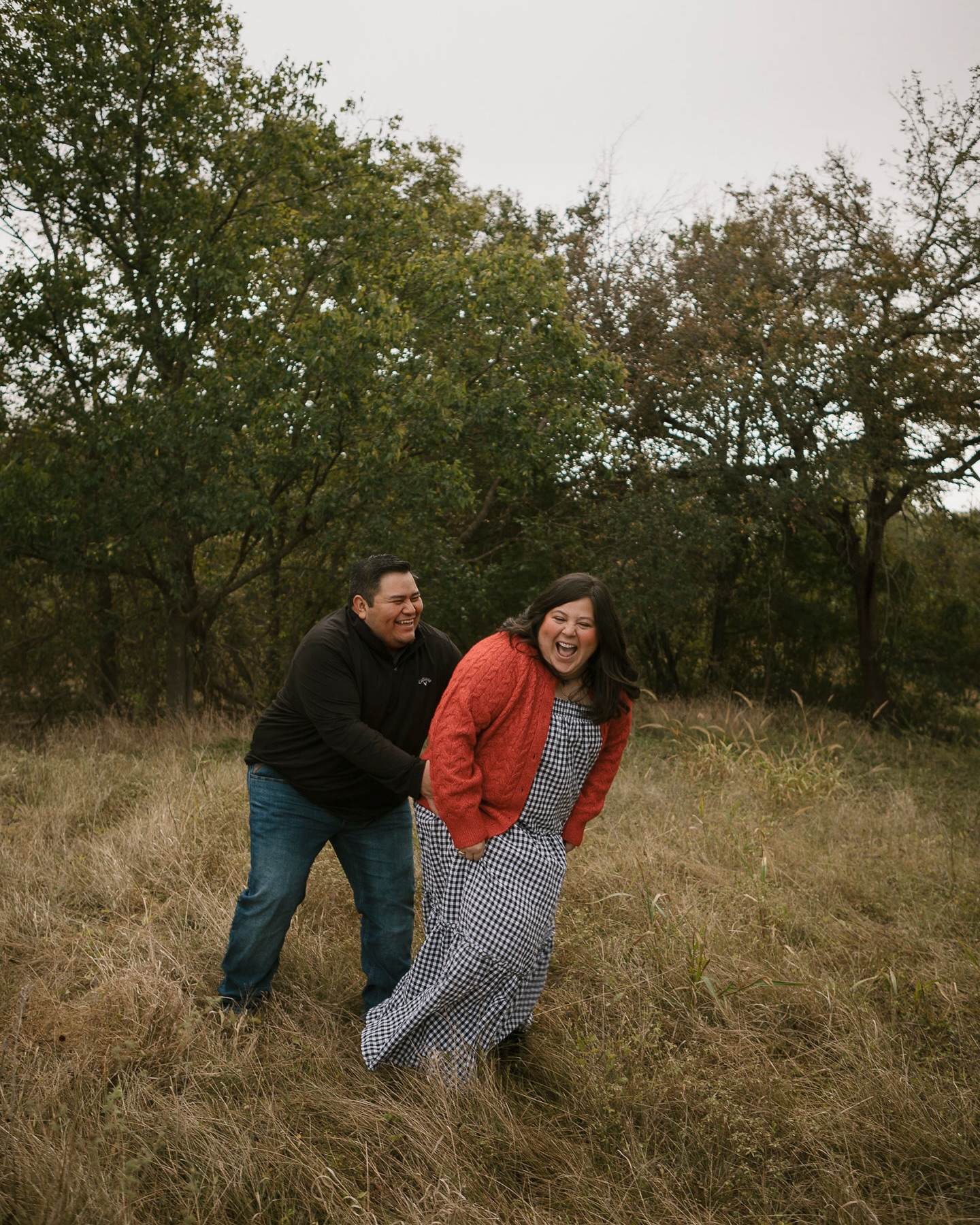 a very giggly session 🥰 had so much fun with Sheridan and Sammy despite the drizzle and dreary weather! 🌧️