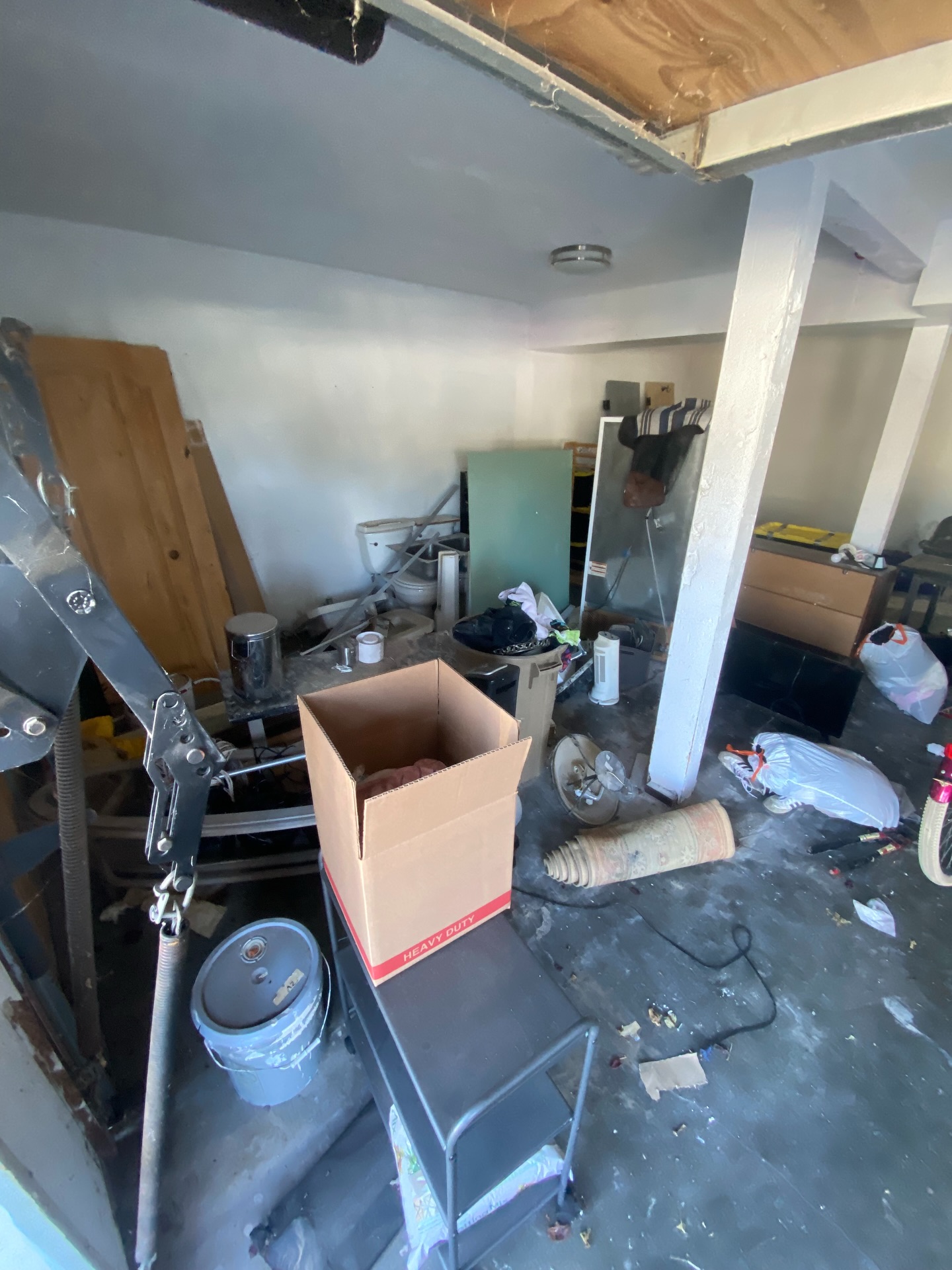 Junk Hauling services available! Swipe right 👉
#handyman #handymanservices #santabarbara #junkhauling