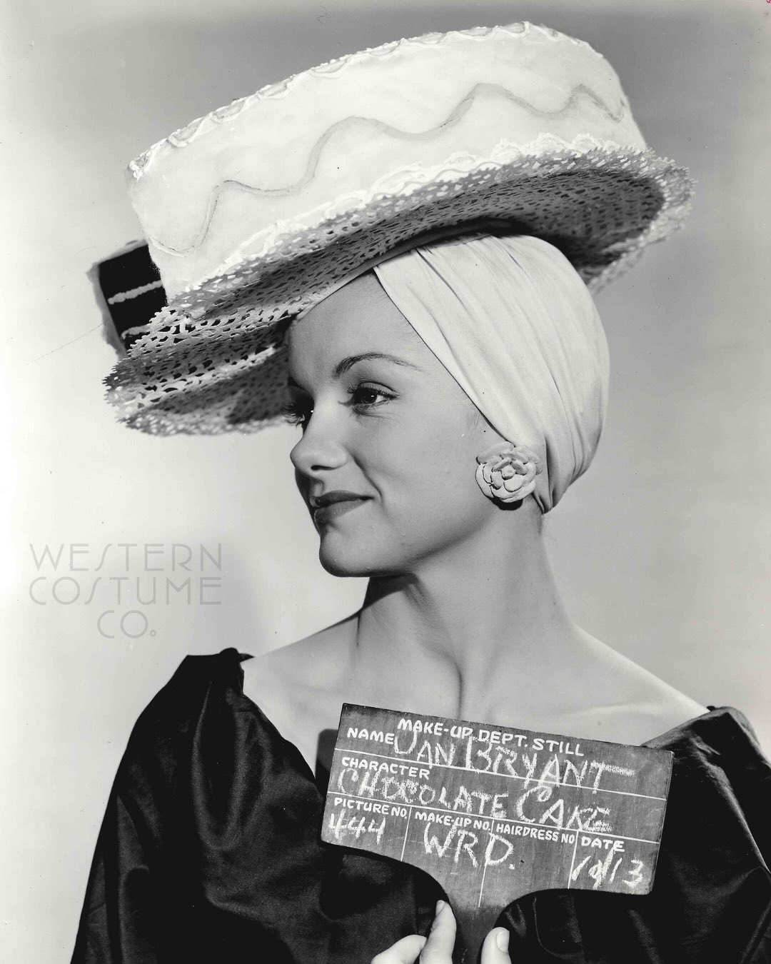 A little dessert couture from DIAMOND HORSESHOE (1945) to get the holiday weekend started. 🥧
We’re wishing everyone a wonderful (and sweet!) Thanksgiving! We’ll be closed Thursday and Friday in observance of the holiday. See you Monday!
