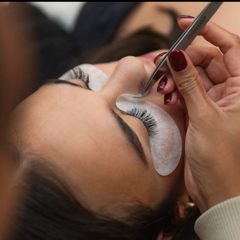 The holiday season is here, and we’re excited to share our December lash specials:
🎁 Specials:
• Complimentary tint with every lash lift
• 30% off full sets:
– Classic: $200 → $140
– Hybrid: $230 → $161
– Volume: $275 → $192.50
• 15% off your fill when you pre-book
To help keep a smooth schedule during the busy holiday season, full sets are longer appointments, so discounts apply only to your first confirmed appointment. Changes to your full set time may affect the discount. Already have a December appointment? No worries — your discount still applies!
✨ Book now to secure your spot and enjoy gorgeous lashes this season. ✨
Link in Bio to Book🤍