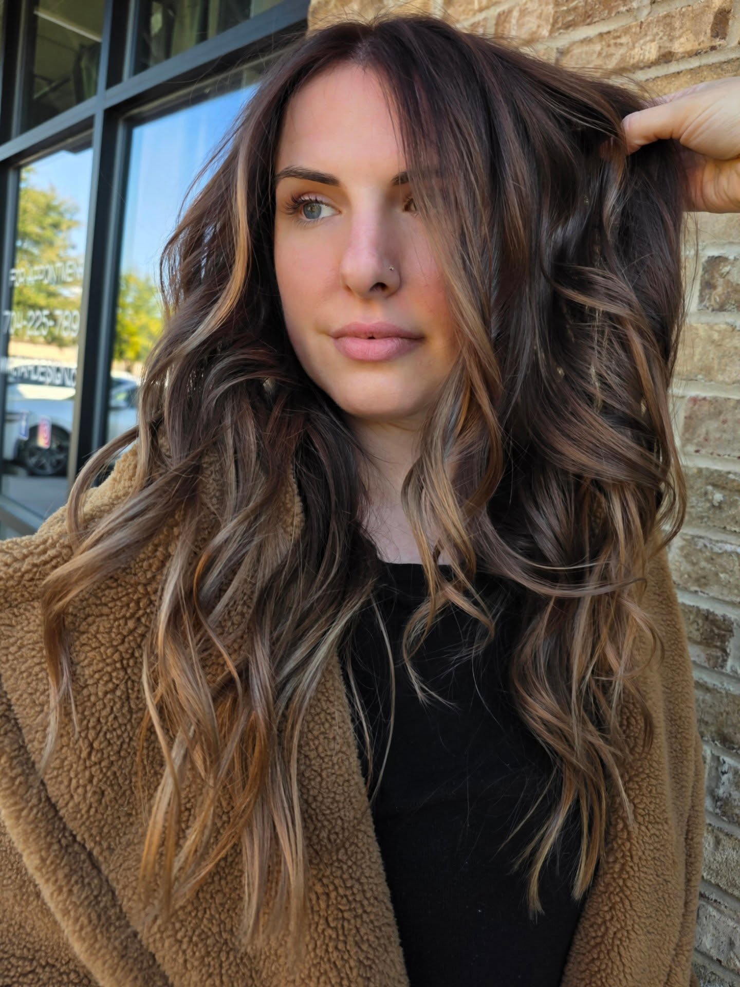 Does your bright blonde make you feel a little washed out during the colder months?
Sometimes adding in a few lowlights or doing a colormelt of a darker pallette can be just the thing you need to warm you back up.
I love how these rich tones light up her face, and make her eyes pop!
.
.
.
.
.
.
#clthairstylist #monroehairstylist #indiantrailhairstylist #charlottevivids #monroehairsalon indiantrailsalon charlottesmallbusiness indiantrailhair indiantrailvivids matthewssalon