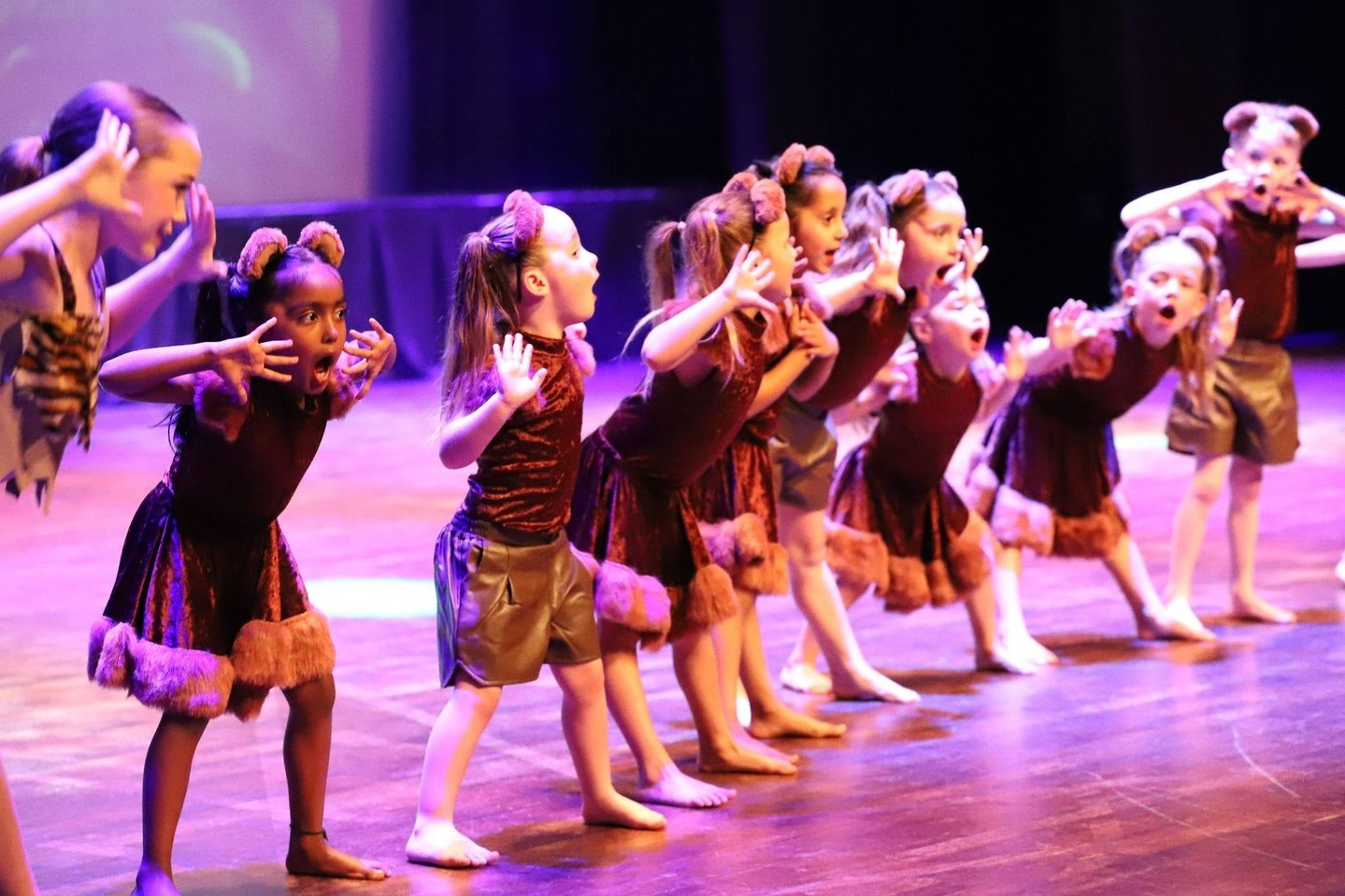 Our cheeky little monkeys ๐ Full of personality, sass, and the cutest jungle energy on stage! ๐
๐ธ @choppy_smith