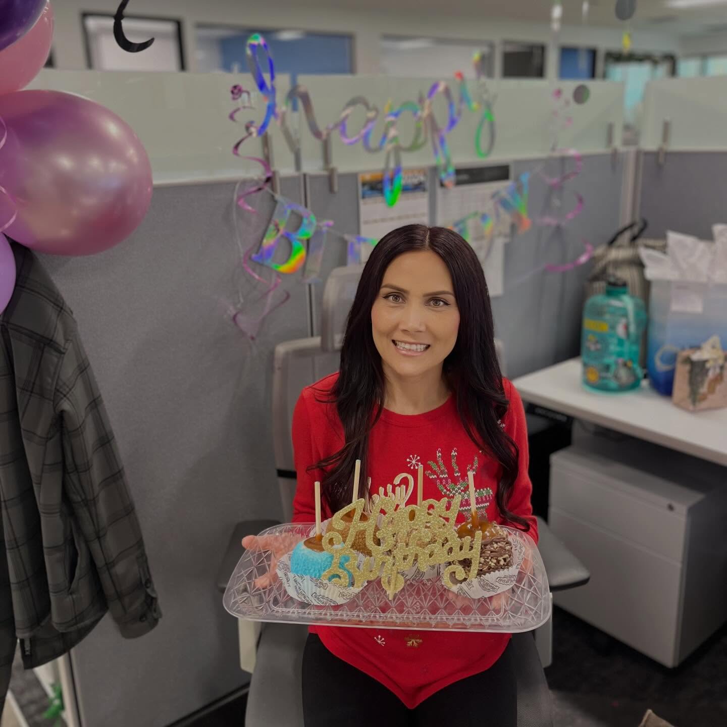 Happy Birthday to our beautiful TASHAWNA!
Brains, heart, and the kind of teammate everyone hopes to work with. We’re lucky to have you at Escrow 321!!! 🤍