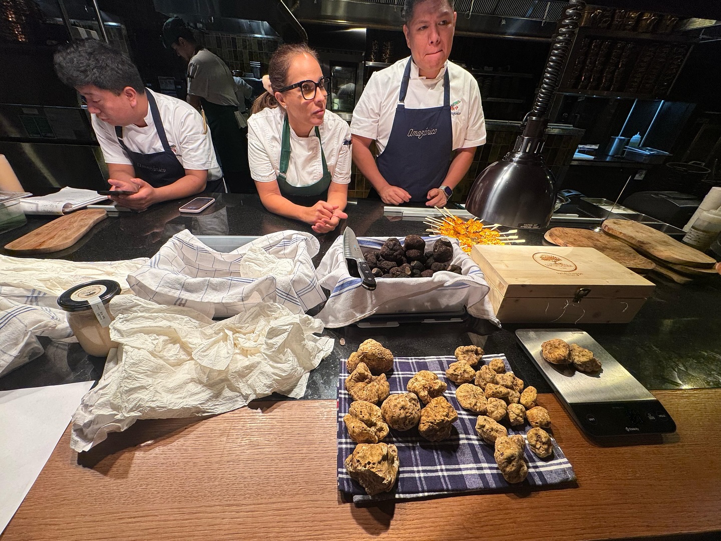 Truffle presentation @amazonico.mia with @gianvalera #amazónico#trufflecompany#deliveringtruffles#trufflespecialist#bringintruffles#tartufodelmondo#miami#newyork#dallas#lax#chicago#
