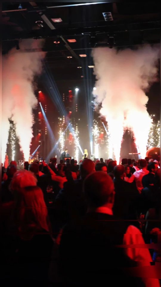 What a night at the 2025 Adelaide Supercars Gala Dinner! 🏁✨ Congratulations to Chaz Mostert (#25, Walkinshaw Andretti United) on an incredible championship win, and hats off to all the teams for such a thrilling race.
We were delighted to play a small part in the evening, helping bring the styling to life with sonic boom special effects, trophy plinths, and a black premium gloss custom dance floor. The night looked absolutely spectacular, and it was a joy to contribute to the celebrations. 💥🏆
#Supercars2025 #AdelaideGalaDinner #SonicBoomFX #CustomDanceFloor #CelebratingChampions #EventStyling #EventMagic #EventSpecialEffects #GalaDinnerVibes #MotorsportEvents #EventInspiration #LuxuryEvents #EventDesign #CelebrationVibes #BehindTheScenesEvents