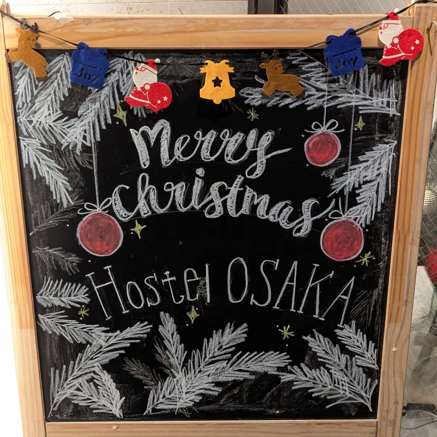 Goodbye spooky season, hello holiday spirit! 👻➡️🎅
We are one month away from Christmas, and the hostel team is already prepping for the festivities. Stay tuned for cozy vibes and beautiful decorations filling our lobby and common areas! ✨
======================
Where elegance meets adventure, and every stay feels like home.
📩 contact
contact.hostel-osaka@meishin-group.co.jp
☎ 06-4301-5466
======================
#christmas2025 #ウェルカムボード #民泊 #ホステル #ホステル暮らし #hostel #hostellife #travel #travelawesome #トラベル #大阪旅行 #japan #osaka #오사카온천 #osakajapan #大阪観光 #日本 #온천여행 #トラベルスタイル #トラベルグラマー #バックパッカー #backpacking #ınstatravel #explorepage #explore #ınstagood #amazing #南森町 #梅田