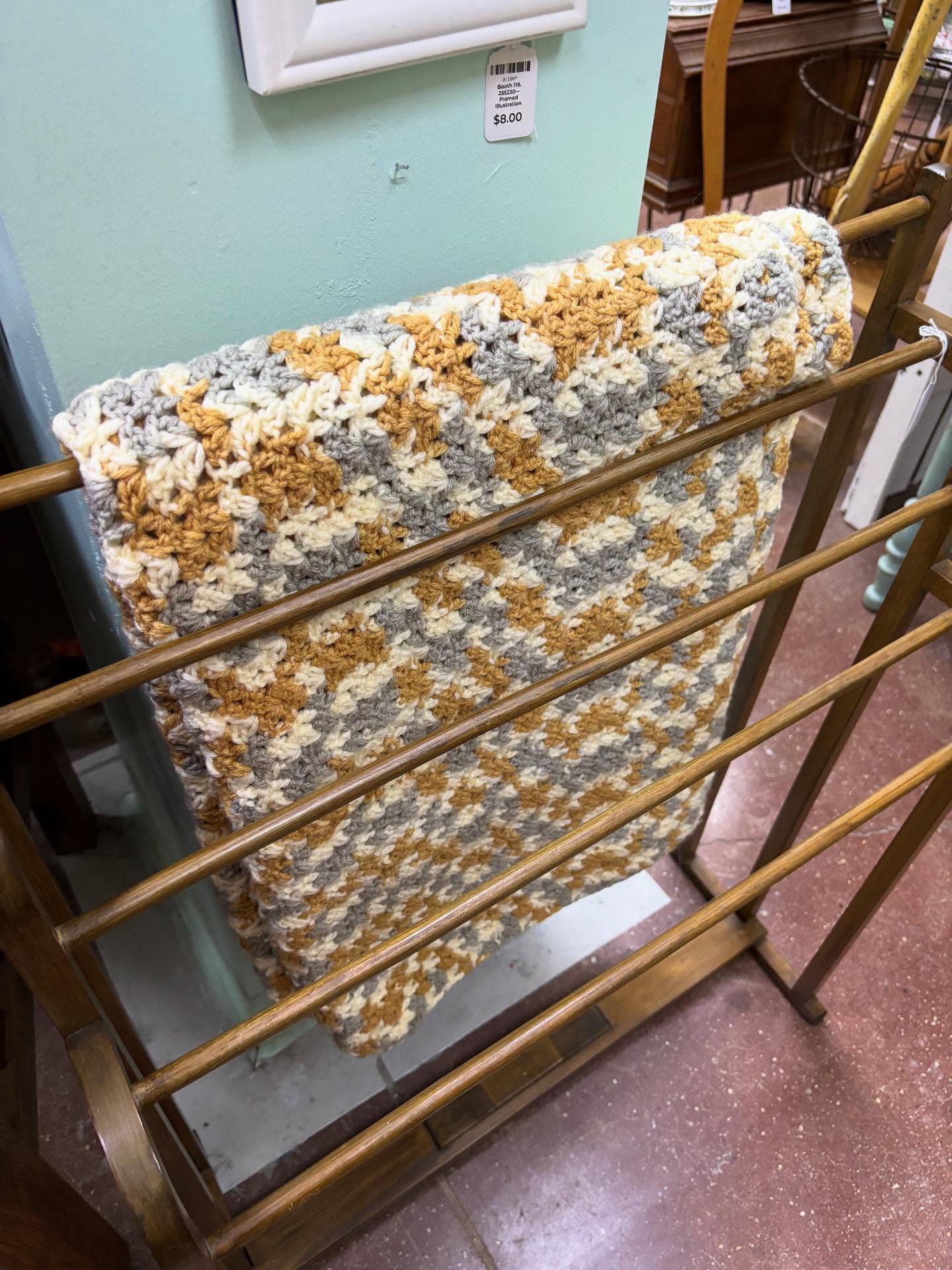 Added some cozy afghans to my booth at Mustard Seed Mercantile this afternoon… #junkismylife #welcomehomevintagetour #vintagedecortour #vintageafghan #vintage