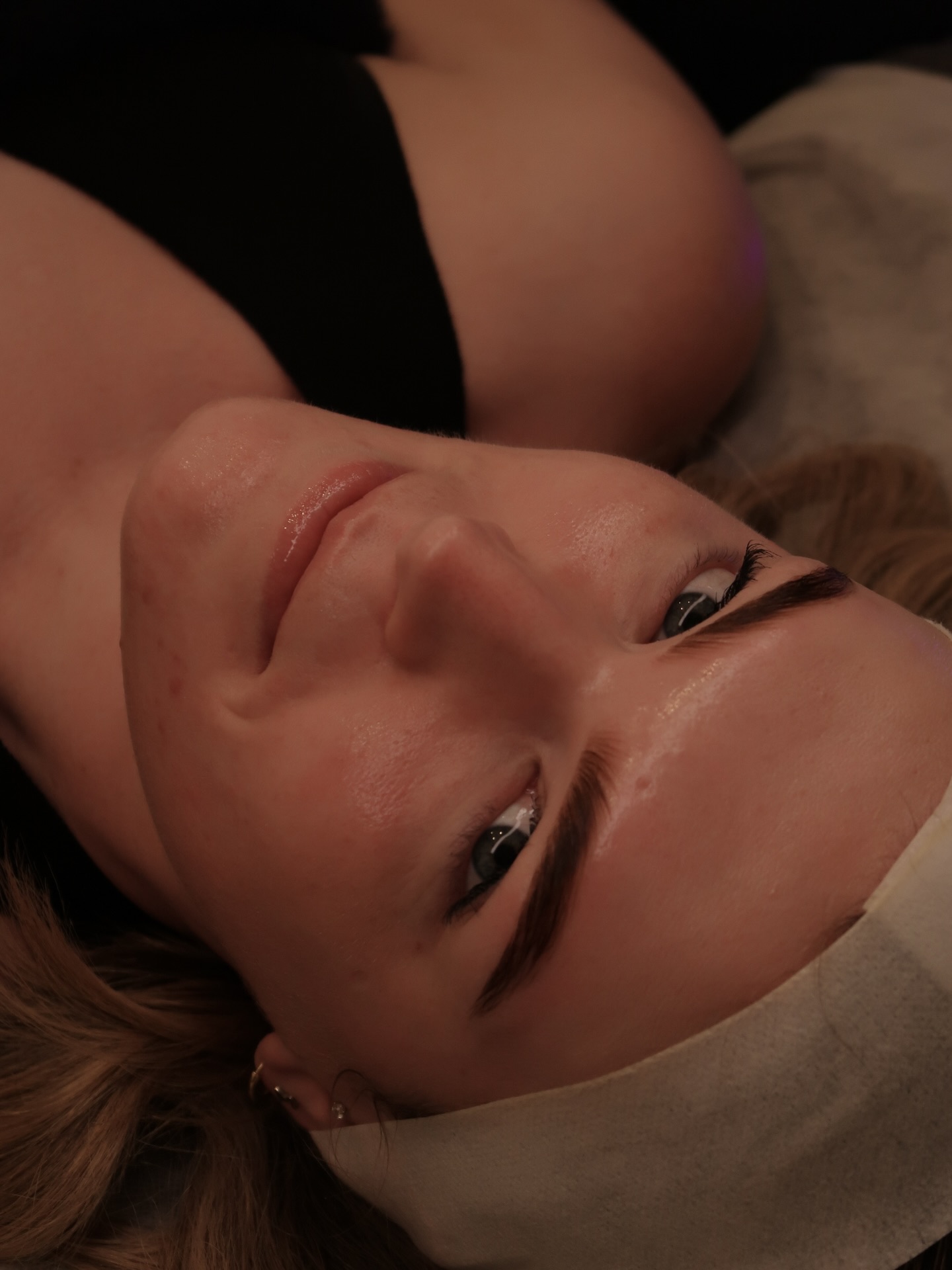 The power of the Hydracial & LED Light Therapy. A duo that targets cleansing, exfoliation and regeneration deeper than just on the skin’s surface. Book a Deluxe Hydrafacial and enjoy the benefits of this powerful combination.