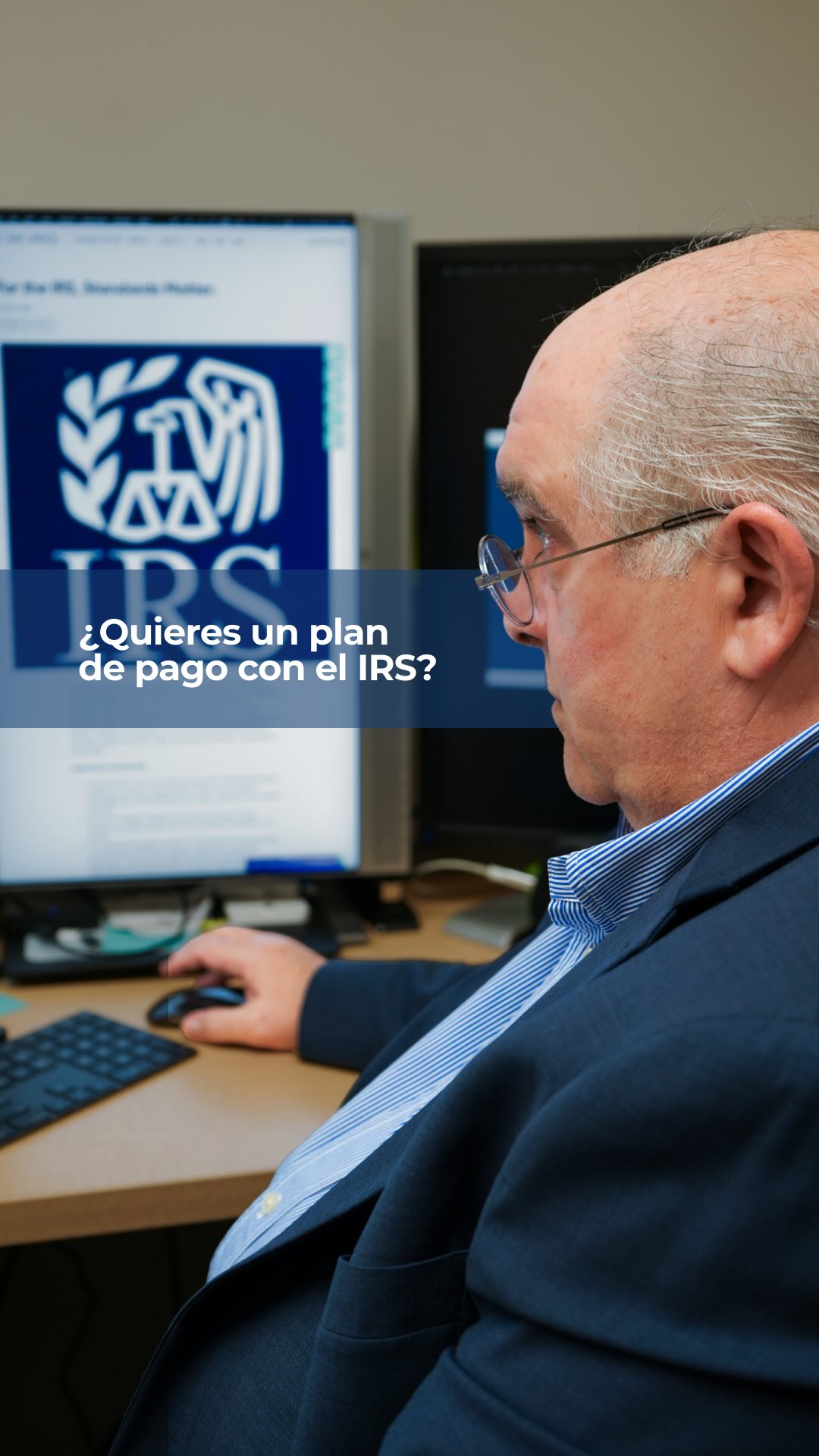 No puedes tener un plan anterior que haya sido cancelado por falta de pago.
Debes estar al corriente en todas tus declaraciones de impuestos.
Si la deuda es mayor de $50,000, se deben presentar documentos adicionales para que el IRS apruebe el acuerdo.
Si la deuda es menor de $50,000, puedes solicitar el plan de pago en línea desde tu cuenta del IRS.
Cumplir con los requisitos desde el inicio evita demoras y reduce el riesgo de rechazo.
En Vidal and Candal te guiamos paso a paso para estructurar un plan de pago que el IRS pueda aprobar.
Nos aseguramos de que cumplas con cada requisito y evites errores que te cuesten tiempo y dinero. ¿Necesitas ayuda con tu deuda fiscal? ¡Estamos listos para ayudarte!
