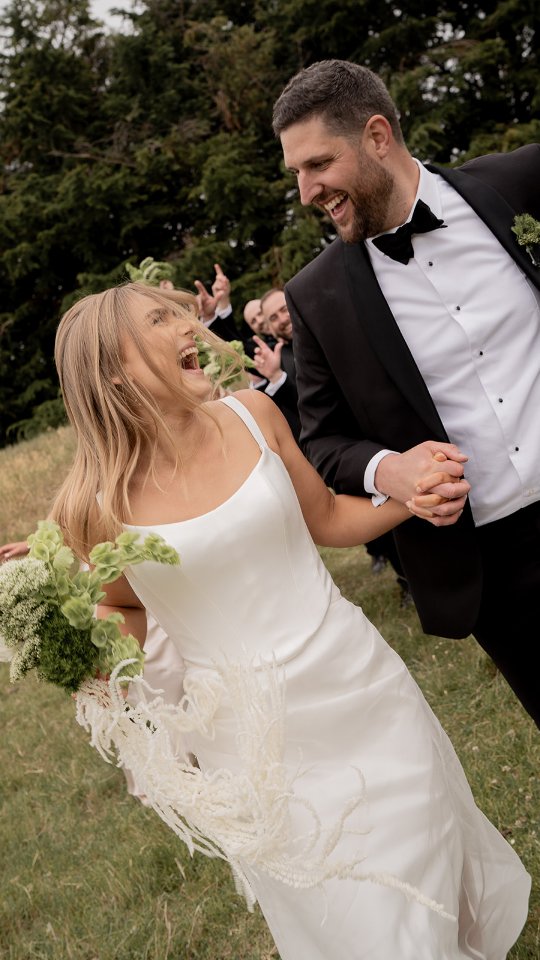 T R A N S F O R M A T I O N
Its transformation Tuesday and I am so excited to show off this one!
Not much is impossible, just talk to me ✨️
Incredible wedding images by the talented @amour.weddings_
Florals to die for from @alittlebit.floral
#alterations #transfromationtuesday #canterburywedding