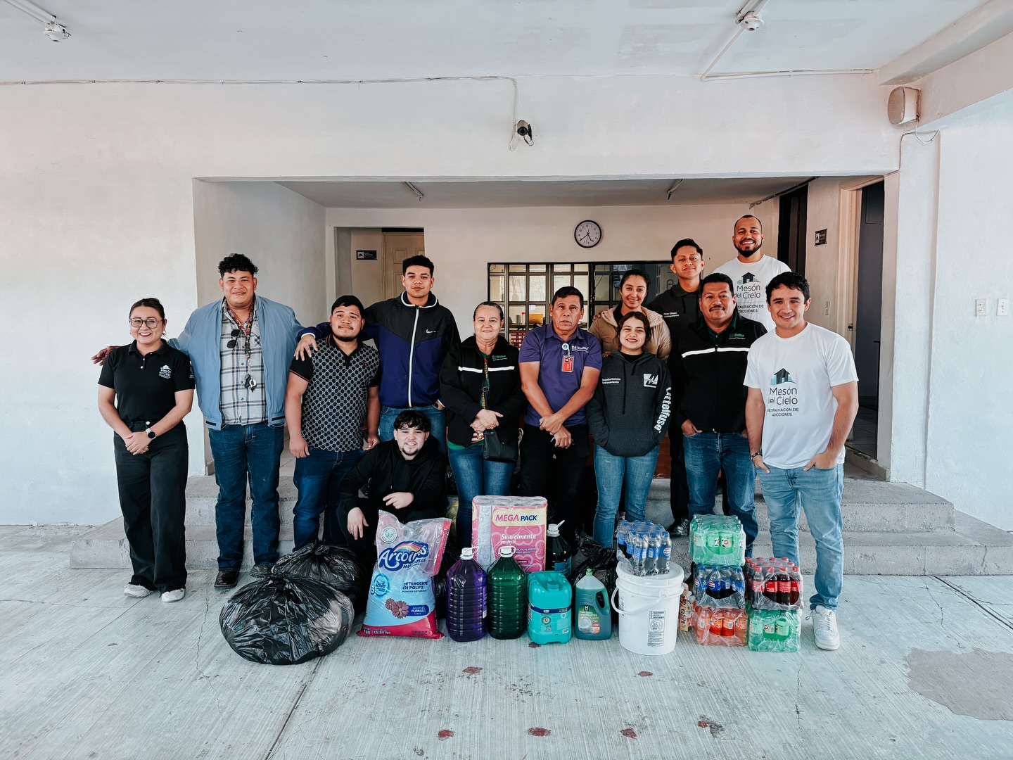 ✨ GRACIAS, LITTELFUSE ✨
Queremos expresar nuestro más profundo agradecimiento a la empresa Littelfuse por preparar una hermosa posada para los hombres y mujeres del Mesón del Cielo. 💙
Su generosidad al brindar los alimentos, bebidas y todo lo necesario para compartir una tarde especial nos recuerda que la verdadera Navidad se vive dando. 🎄🙏
Gracias por ser parte de la restauración y esperanza de quienes buscan una nueva oportunidad.
Juntos seguimos construyendo vidas. 💫
#Agradecimiento #MesónDelCielo #Littelfuse #Restauración #Gratitud