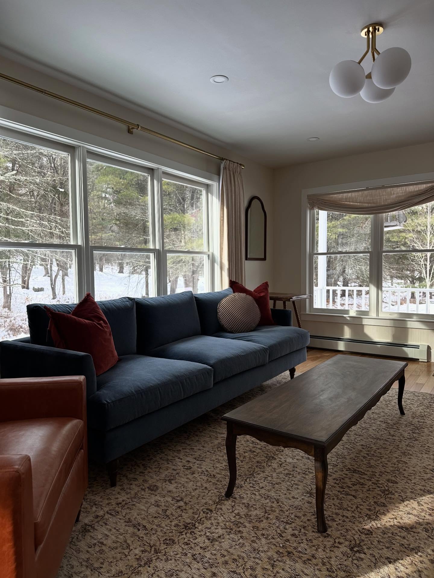 Partial install of a clients home!
While there’s still more to be done on my end, this project is looking amazing. Cozy, warm, textural, and super inviting. Stay tuned for the rest…
#shanalutherinteriors #hudsonvalleyinteriordesign #interiordesign #furnishingdesign #livingroomdesign #vintagemodern