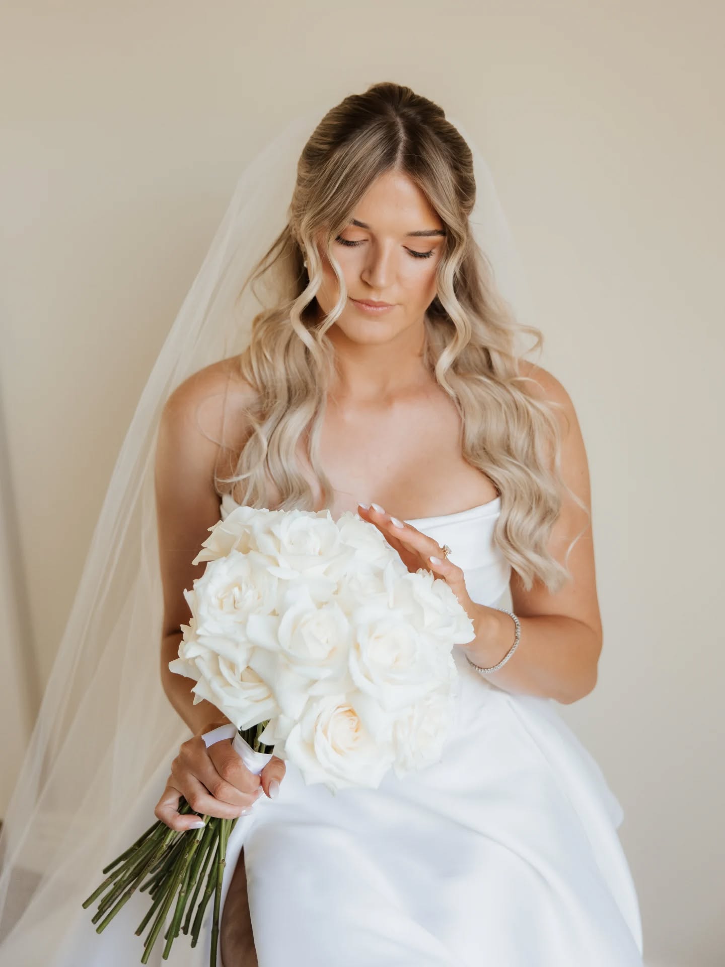 V I S I O N
I mean, have you ever 😍
A perfectly altered dress with bespoke veil to complete the magic ✨️
📷 - @susannahblatchford
#alterations #bespokeveil #bride