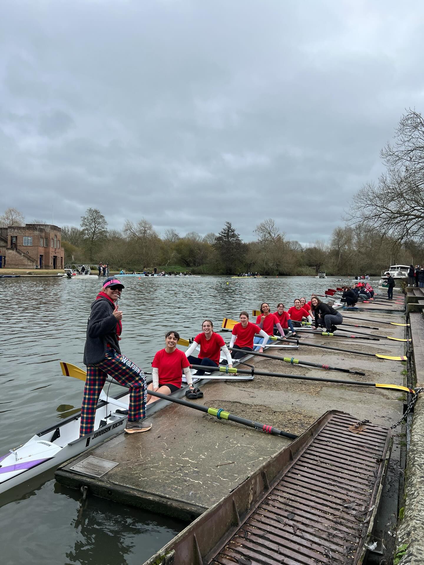 Michaelmas Regatta Recap 🚀
Now to arguably the most exciting regatta of the term: the legendary Tamesis Novice Regatta. Three novice crews represented Wolfson in knockout races against other colleges, delivering impressive performances throughout. One crew even battled their way through to Saturday - the final day of racing.
But results aside, everyone put in a huge effort after only learning how to row a few weeks earlier. Massive kudos to all of our novices - you are legends. 🐺❤️