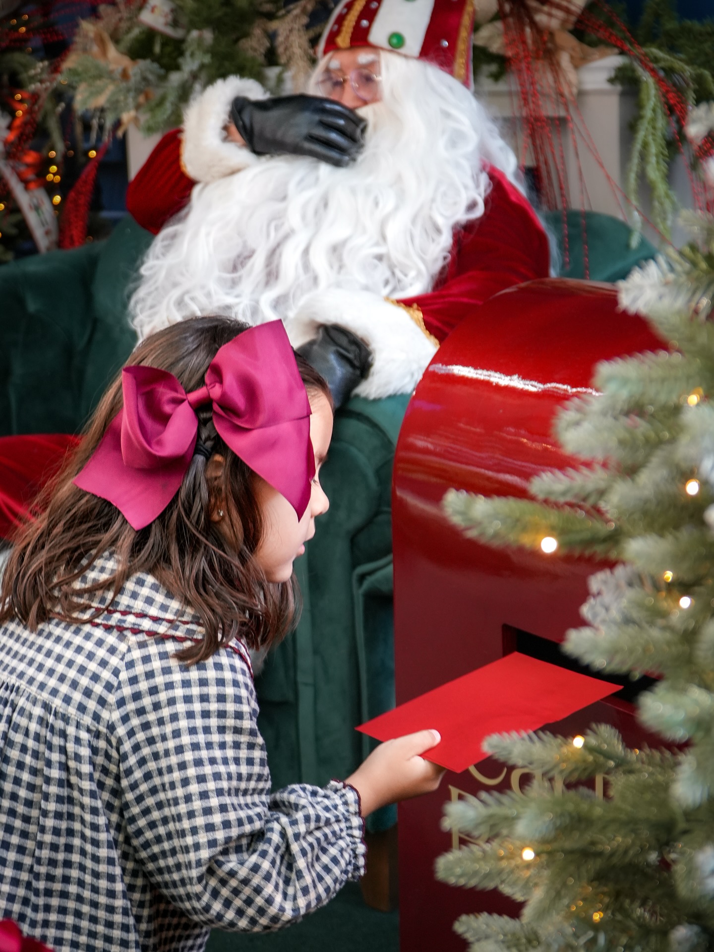 La magia comienza con un deseo ✨
No olvides visitarnos a realizar tu carta a Santa y tomarte fotos con el en su casa navideña. 🎅🏻
📅 Sábados y domingos de 4:30 pm a 5:30 pm.
¡Te esperamos! 🎄