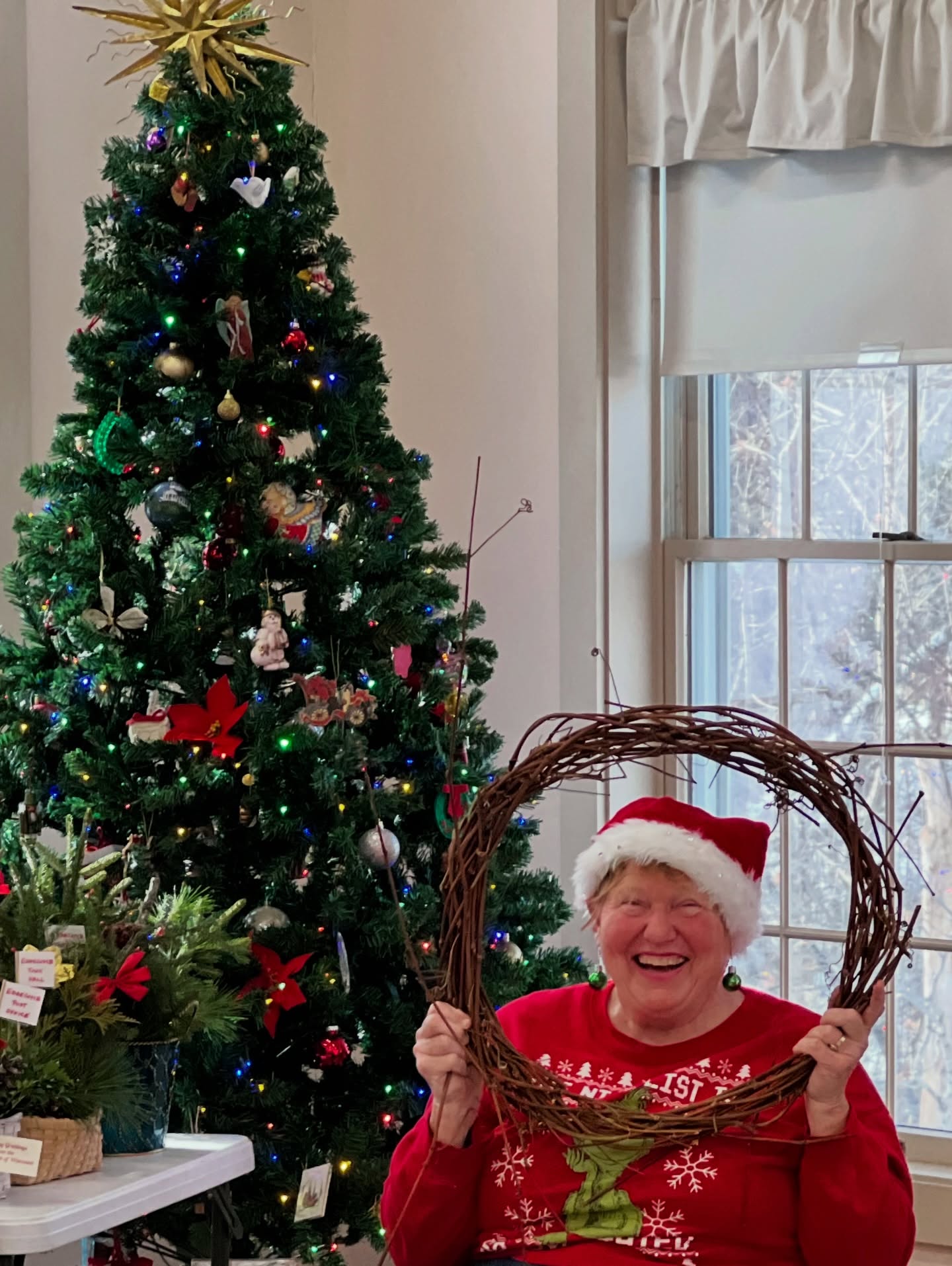 Thanks to all who were able to make it on Dec. 4th to our annual holiday season creating meals-on-wheels mugs and decorated baskets for local spaces!
This year introduced a new treat for participants, with a lesson on wreath making, hosted by Peter Arnold!
#gardenclub #gardenclubofwiscasset #wiscassetmaine #midcoastmaine #mainelife #holidaycrafting