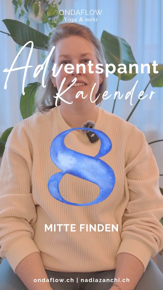 💫Türchen 8 | Mitte finden💫
Die Wechselatmung (Nadi Shodana) bringt Balance zurück ins System. Durch das abwechselnde aus- und wieder einatmen durch ein Nasenloch, werden die jeweils gegenüberliegenden Frontallappen des Gehirns stimuliert. Es findet eine Art von Synchronisation statt.
Durch das gleichzeitige tiefe, bewusste Atmen werden wir innerlich ruhiger. Nach 10 - 20 Atemzügen in der Wechselatmung kann es gut sein, dass du dich wieder mehr in deiner Mitte fühlst und auch in deiner Konzentration gestärkt bist
👉Trick 1: Nastüechli bereit halten.
👉Trick 2: Bequem sitzend praktizieren, am besten irgendwo anlehnen, damit du dich voll auf die Atmung konzentrieren kannst.
Hast du es ausprobiert? Was hast du für Erfahrungen gemacht?
Gerne liken, teilen, reposten, kommentieren und an Lieblingsmenschen weiterleiten💜
#nadishodana
#wechselatmung
#yogaeveryday
#yogaimalltag
#yoga
#breathwork
#atem
#breath