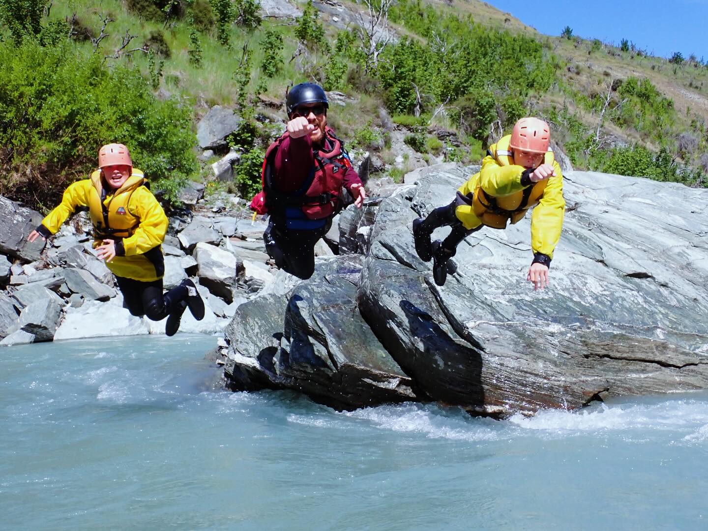 The rain has passed, the sun is out, and we are back on the river! 🌊☀️ With Christmas just around the corner, trips are booking fast—secure your spot and get ready for an adventure!🎄🚣♂️
Direct bookings and availability via www.familyadventures.co.nz
#FamilyAdventures
#FamilyFun
#ShotoverRiver
#Queenstown
#NZ