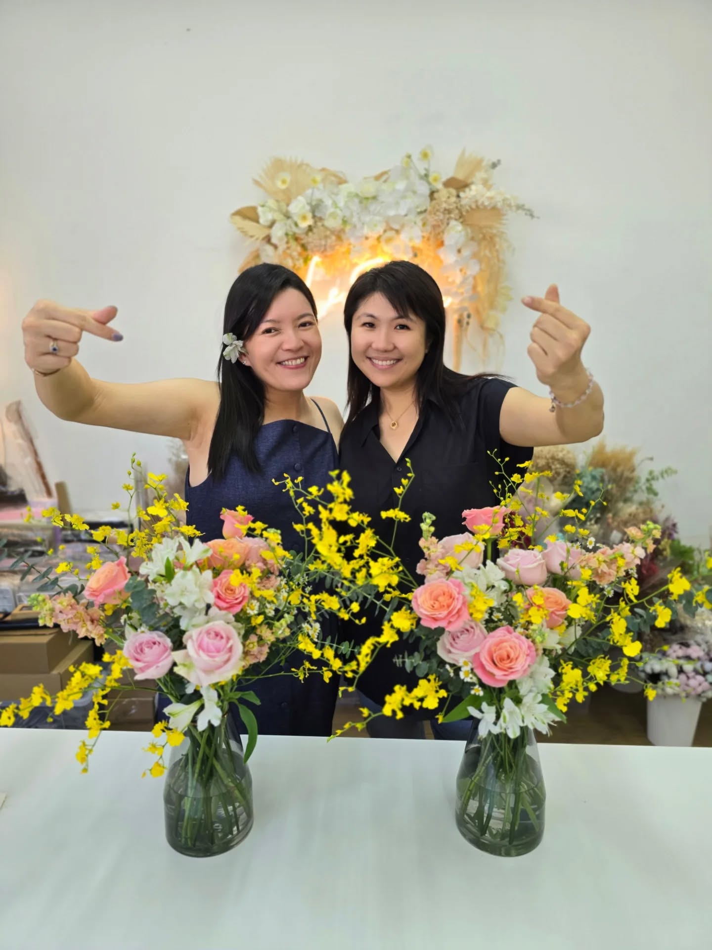 Fresh Flower Vase Arrangement Workshop - 8 Nov
.
DM or whatsapp us @ 94232010 / 85717679 for more information
.
#leblancflorist #leblancfloristworkshop #flowerlesson flowerbouquet sgfloral sgflowers sgshopping henspartysg sgcrafters sgflorist workshopsg sgworkshop supportlocal sgevents craftedinsg sgmakers sgonlineflorist flowerworkshopsg 花束 網上花店 花 花店 꽃 韩式花艺 花艺课程 花艺