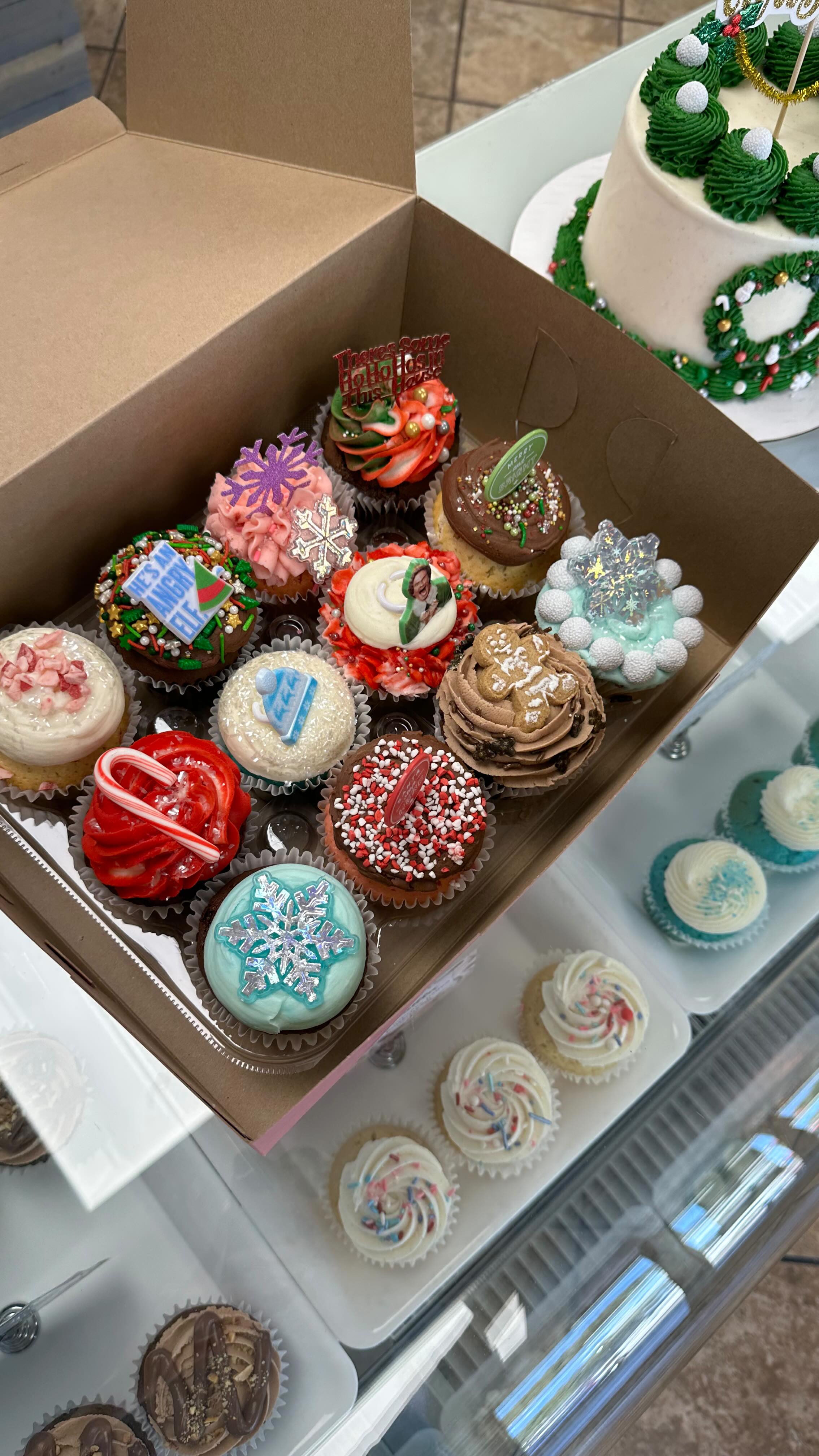 Christmas, one cupcake at a time 👀🎄🧁