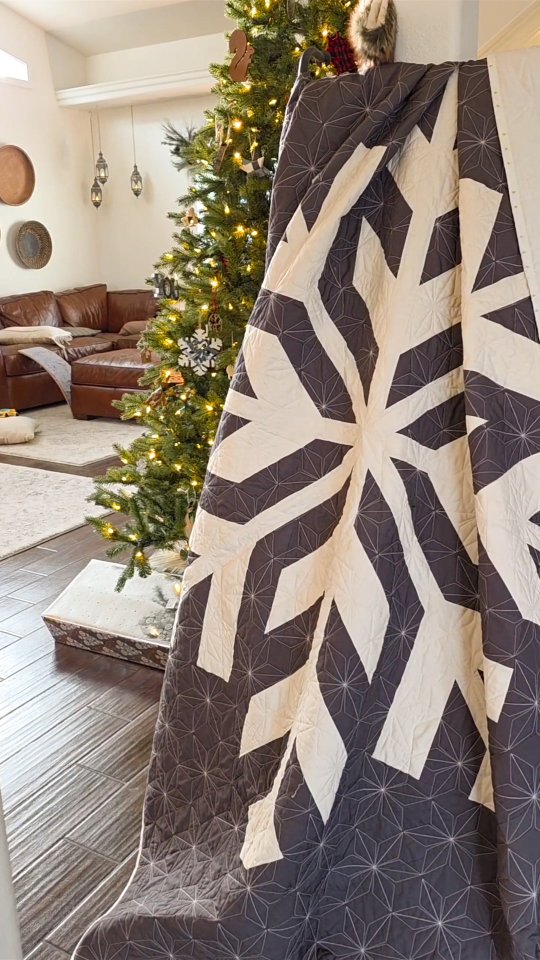 Well, I've already made 3 of these ❄️
This classic snowflake quilt has become the first one everyone in our house reaches for each winter. It's especially nice to snuggle up with after a day of playing outside in the snow...at least that's what I imagine, it's all theoretical because we haven't actually had any snow yet this year 😂
Pattern: Flake by me
Fabrics: @artgalleryfabrics #agfpuresolids
Longarming: @sosunny_quilts
#snowflakequilt #flakequilt #heckyessewco #heckyespatterns