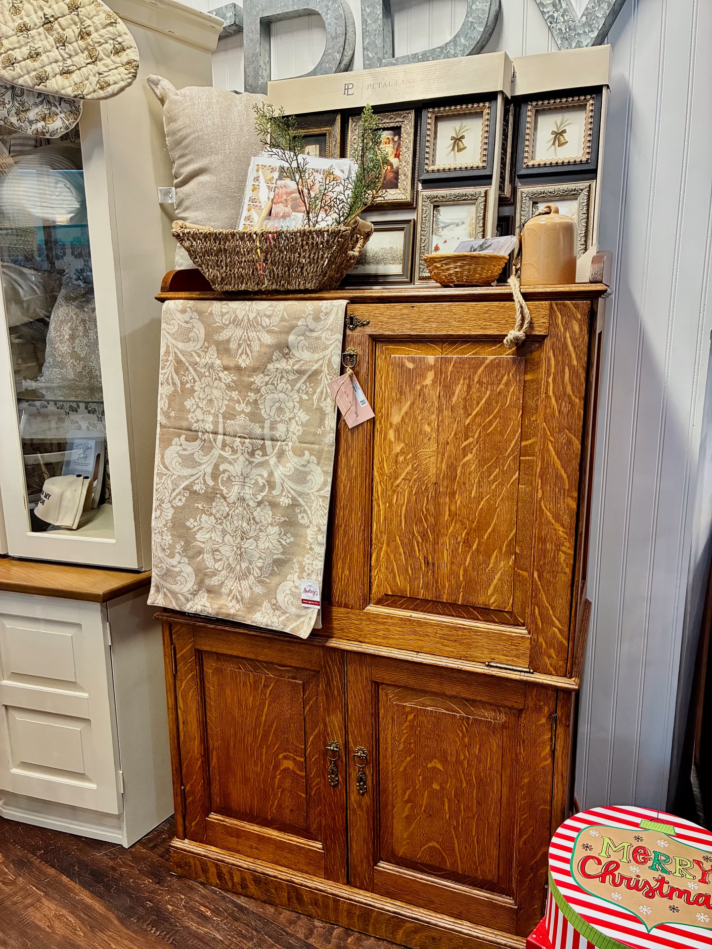 ✨ NEW ARRIVALS ✨
Another huge floor refresh and so many beautiful pieces just landed. Swipe through the photo dump and start making your wish list 🤍
Just in ⤵️
Secretary Cabinet – $399
Cream China Cabinet / Hutch with Drawers & Storage – $499
Herringbone Wood Side / End Table with Black Legs – $49
Black Nightstand / Side Table with Hairpin Legs – $69
Hutch Top Display Cabinet – $1,199
Black Dresser with Wood Top – $189
Gray 9-Drawer Desk – $249
Distressed Grey Dresser – $299
One-of-a-kind finds, first come first serve. Come see them in person before they’re gone ✨
📍 Spokane Valley
🕰 Open daily
📞 509-496-1859
#thebohemian #thebohospokane #spokanebusiness #shoplocalspokane #spokaneshopping #pnwshopping #pnwstyle
#homedecor #furniturefinds #vintagefurniture #modernhome #eclectichome #homestyling #interiorinspo
#newarrivals #onedayonly #firstcomefirstserve #supportlocalartists