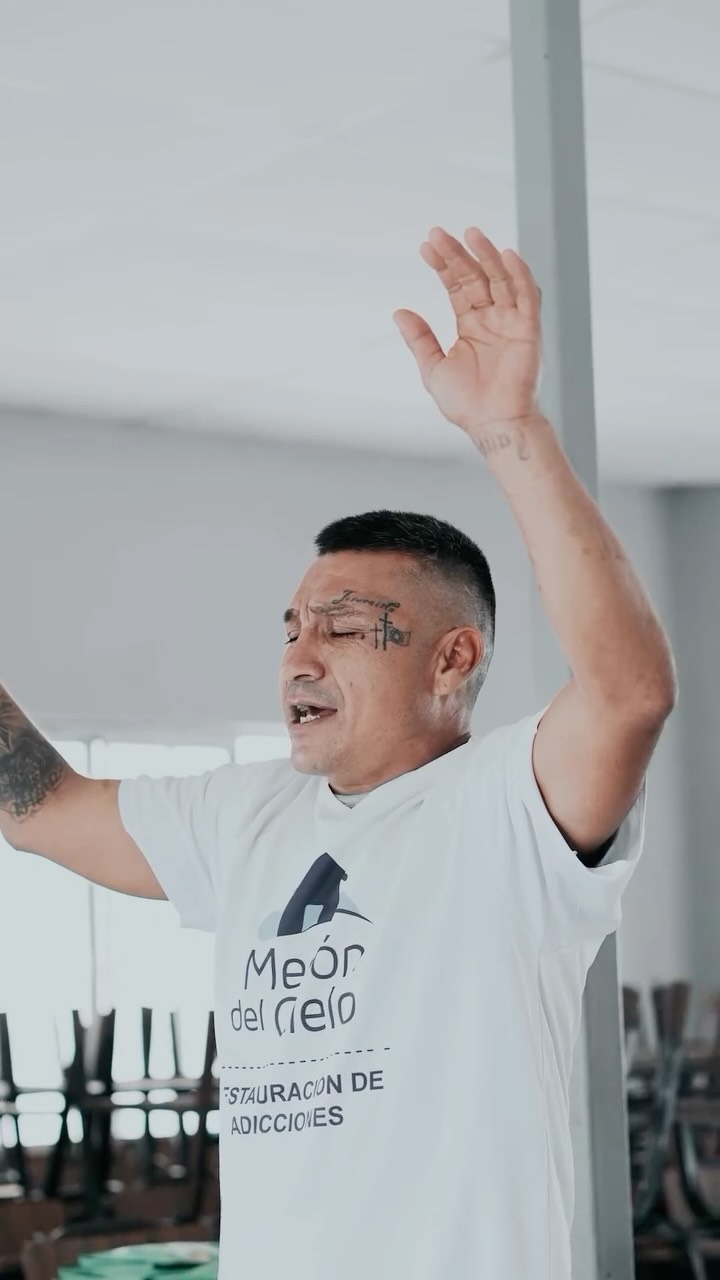 Creemos que la oración transforma el corazón y renueva la mente. 🙏
Cuando oramos:
💛 Fortalecemos nuestra fe.
🕊️ Encontramos paz en medio de la dificultad.
🔥 Recibimos dirección y esperanza.
🤝 Nos unimos como familia espiritual.
En Mesón del Cielo, oramos porque creemos en el poder de hablar con Dios y ver cómo Él responde. 🙌