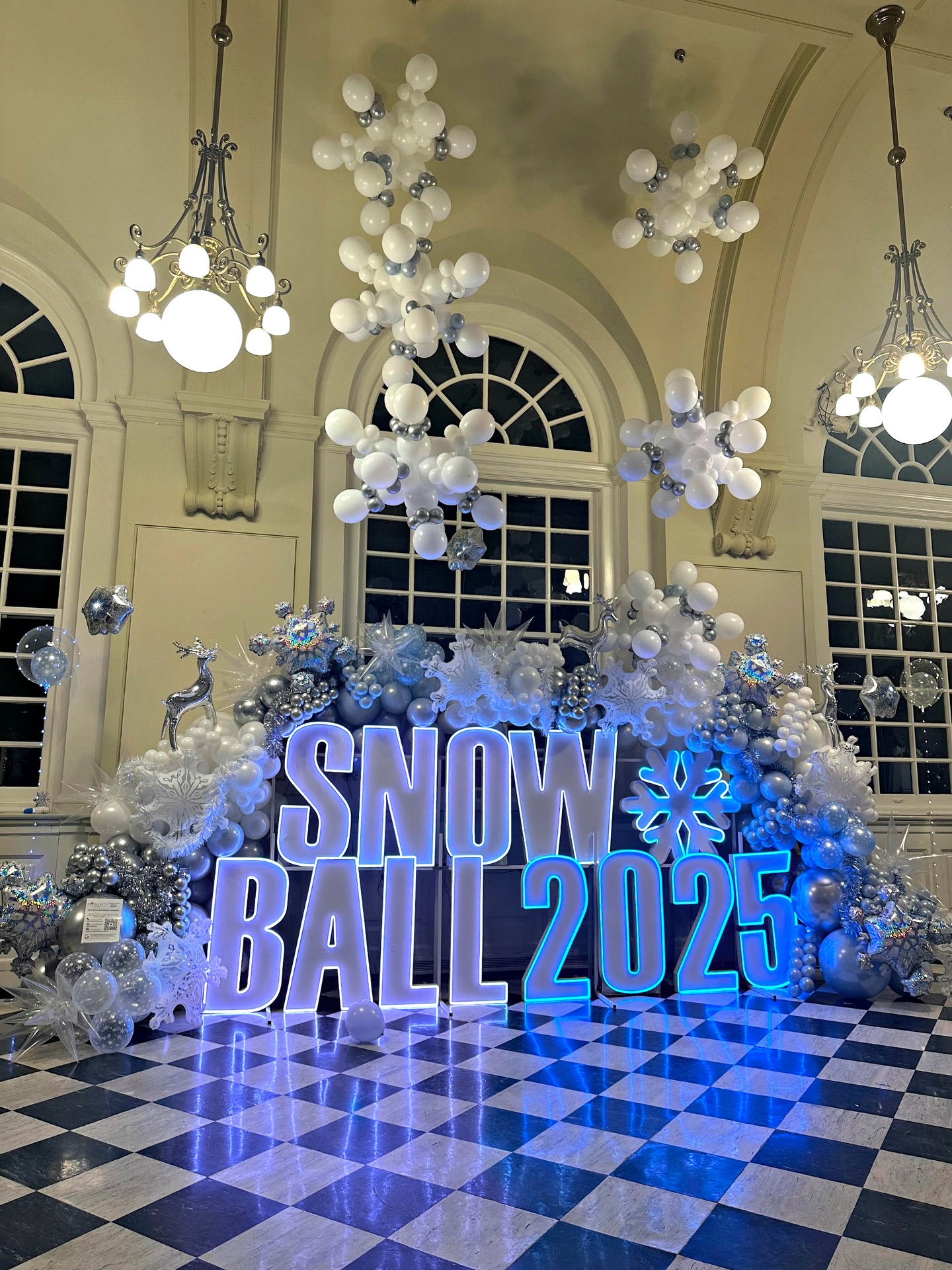 Ready! Set! Glow! Introducing our new 3.5ft snowflake marquee, designed specifically for winter-themed celebrations. Whether you’re hosting a school dance, corporate events or a cozy gathering, our new snowflake marquee is ready to make your event GLOW. ❄️⭐️☃️
Our marquees are draped with over 30ft+ of our deluxe organic garlands. Our deluxe organic garlands come with 5 sizes of latex balloons, foil balloons and added embellishments. Above this set up, we have 6 custom made snowflake sculptures to help bring in that WOW factor. ✊🏼
Let’s light up your event and make this winter season memorable! Contact us to learn more about our decor and marquee options.
www.momentsbymax.com! 🎉
.
.
.
🏷️#phillyballoons #phillyevents #jerseyballoons #jerseyevents #delwareballoons #balloondecor #phillyeventplanner #buckscountypa #balloonartist #montcopa #balloonartist #eventrentals #phillyeventrentals #phillyrentals #phillyholidays #phillymade #letsparty #partytrends #holidayseason #holidaydecor #winterdecor #corporateparty #bigshinyballs #inflatables #infltabledecor #inflatablerentals #inflatableeventdecor #eventdecor #eventrentals #marqueeletters #marqueelights #ledmarquees