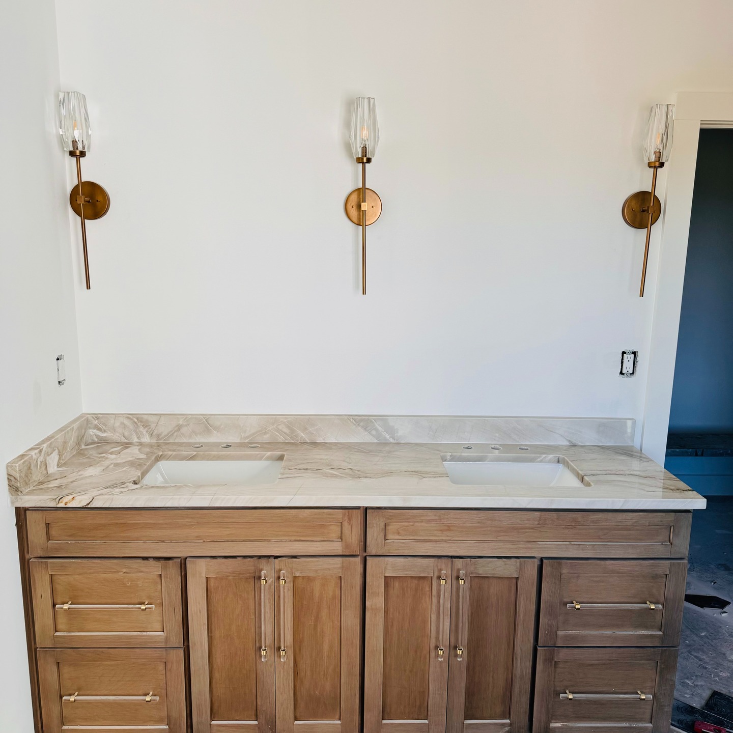 "Bring your vision to life in stone. Lexington’s custom countertop specialists are ready to craft your next masterpiece."
👉 #LexingtonStoneWork #MGMStoneCreations #CustomCountertopsLexington #LexingtonKYDesign #LexingtonHomes #KitchenRenovationKY #LuxurySurfaces #QuartzCountertopsKY #HomeStyleLexington #LexingtonInteriors
