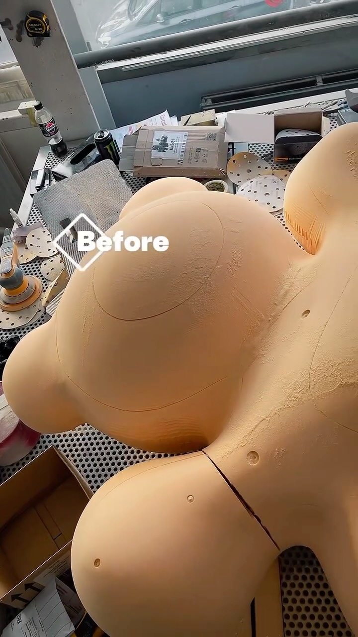 As promised here’s the coveted peek behind the curtain that so often gets overlooked. Sometimes it’s nice to see the hard work that goes on behind the scenes for these projects. Our talented team always step up and get the job done👏🏽
#Stylo #print #marcjacobs #retail #shopwindows #highstreet #fashion #london #style