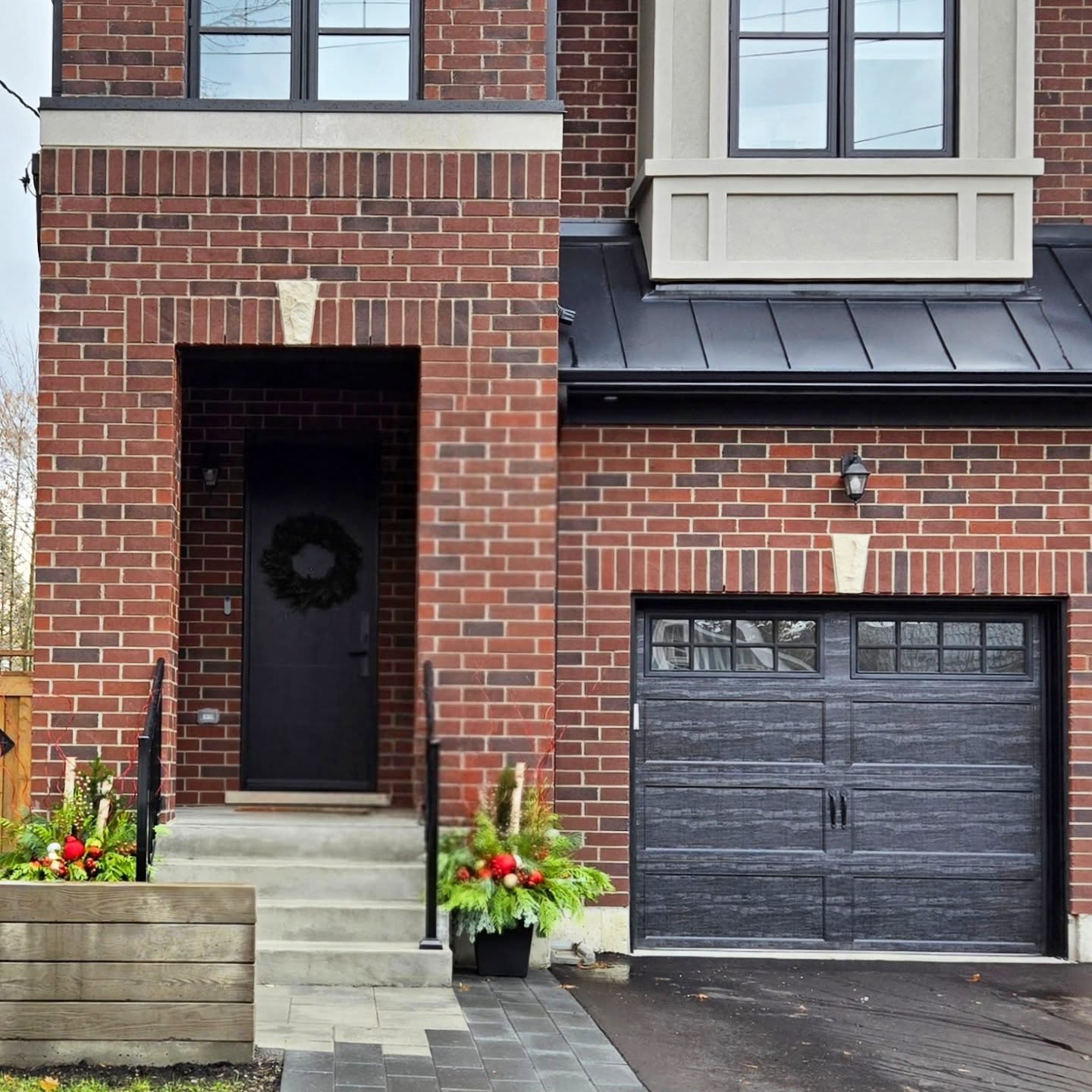 Reinforced fiberglass entry door installed just in time for the holidays. Beautiful, secure, and built to handle our climate. 🎄✨
#fiberglassdoor #secureentry #canadianhomes #doordesign #EntryDoorsToronto