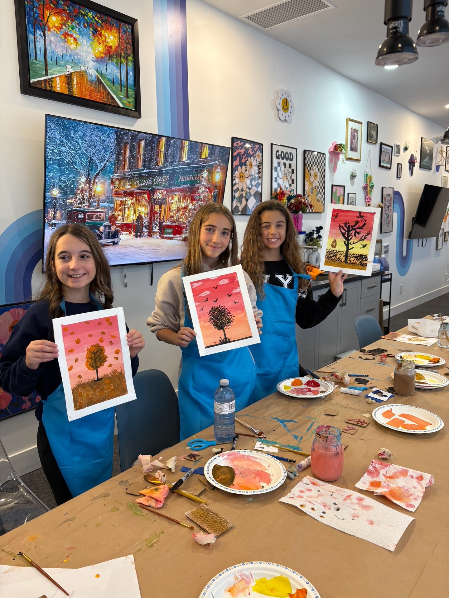 Creativity builds confidence — not just crafts.
Our art classes give your child a space to explore, focus, and shine.
✨ Join us this winter 2026 — first class free before if you join the our semester before Dec 31st!