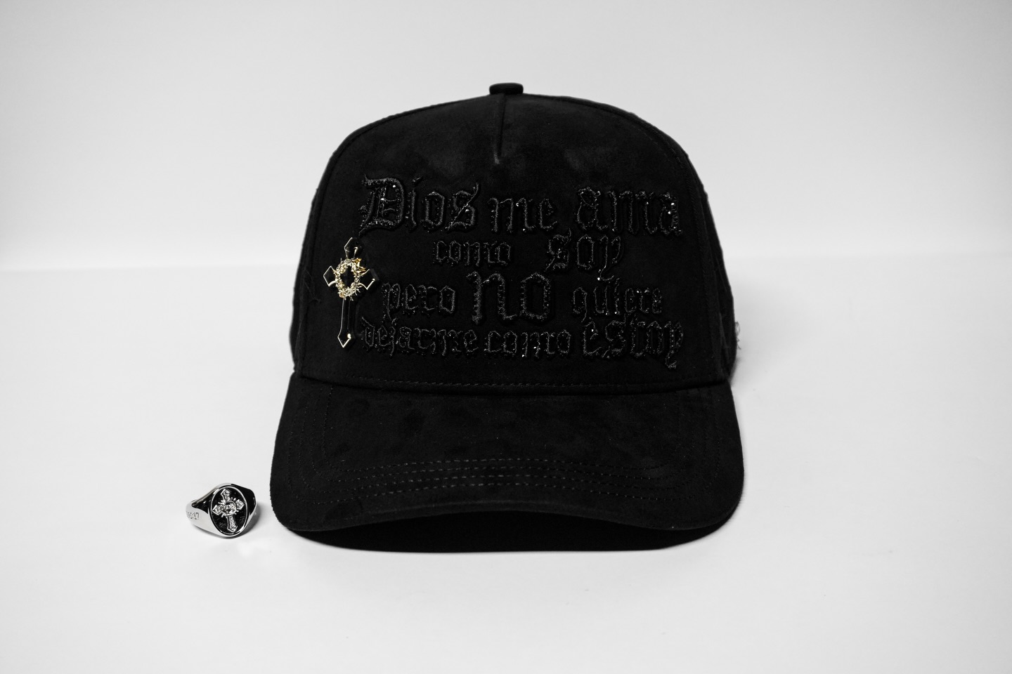 🧢 ¡Ya llegó la gorra oficial de Mesón del Cielo! 🙌
Llévala contigo y sé parte de este movimiento de fe, esperanza y restauración.
Cada compra en merchmdc.com apoya la transformación de vidas.
🔥 Adquiérela hoy y lleva el mensaje donde vayas.