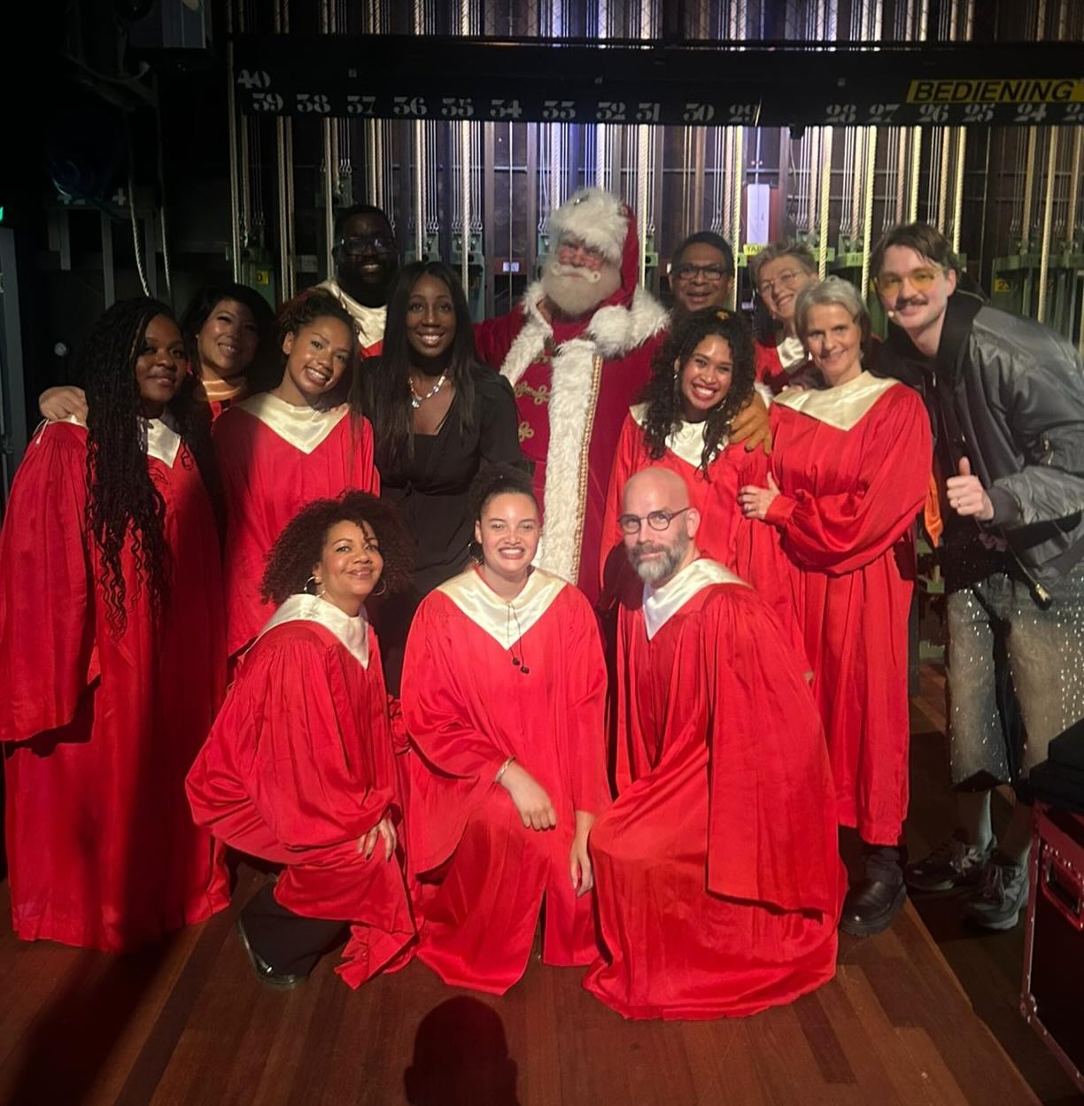 De kerst periode is voor ons vandaag gestart met een optreden voor Coca Cola.
Wat een gezelligheid backstage met @totalpraisenl , Santa Clause 🎅 en @bram.krikke !
#alwayscocacola🥤 #merrychristmas #gospel