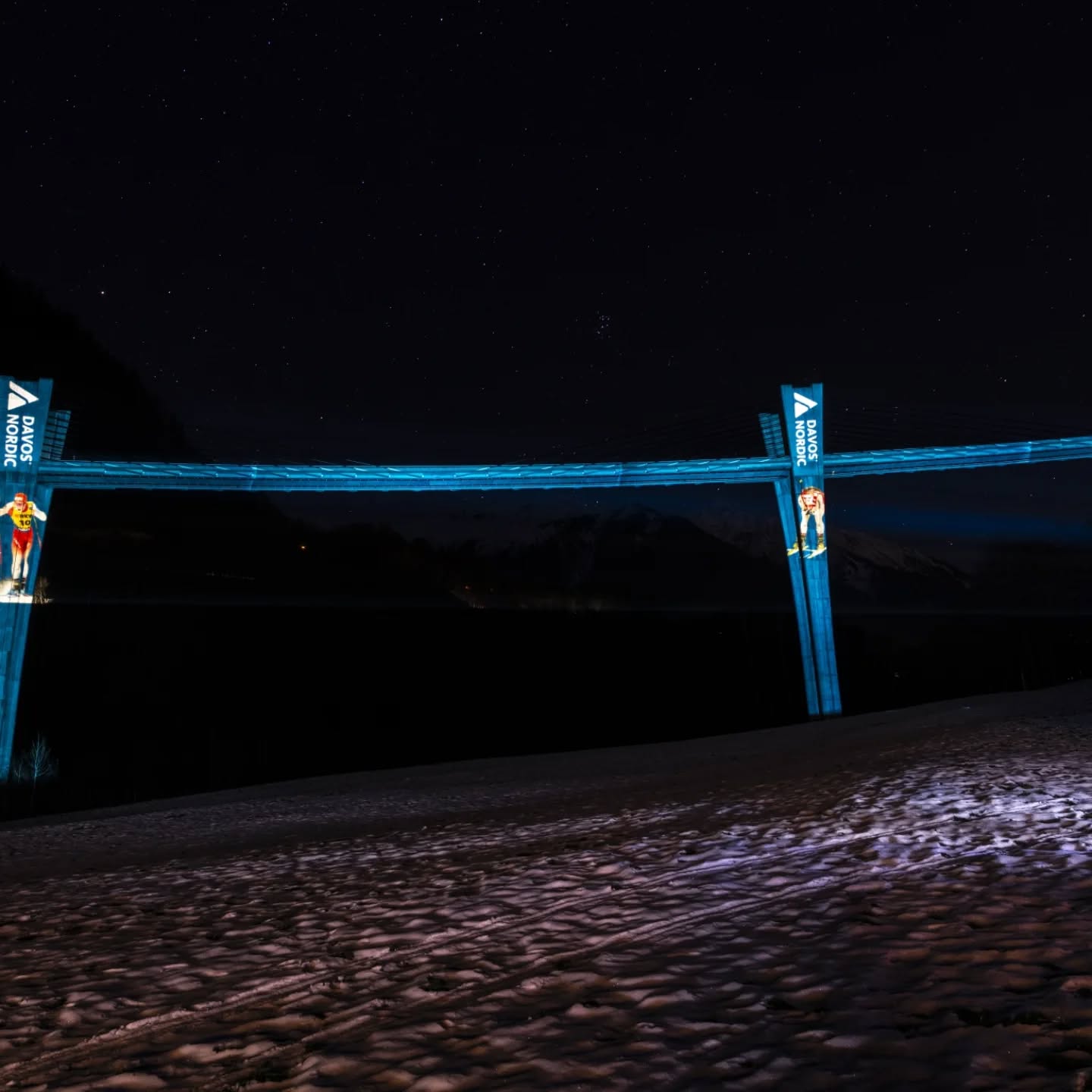 20 Jahre Sunniberbrücke! Vielen Dank für die tolle Werbefläche. Wir wünschen euch ein tolles Jubiläum.🥳🎂 #jubiläum #lichterzauber #davosnordic