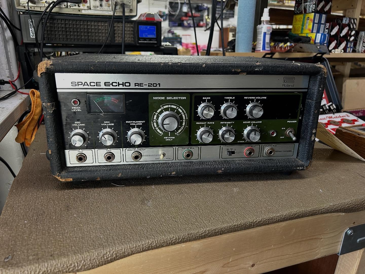 @tanyao.web and I repaired this Roland RE-201. Needed a lot of love, pretty much nothing was working. Now it’s ready for DUB