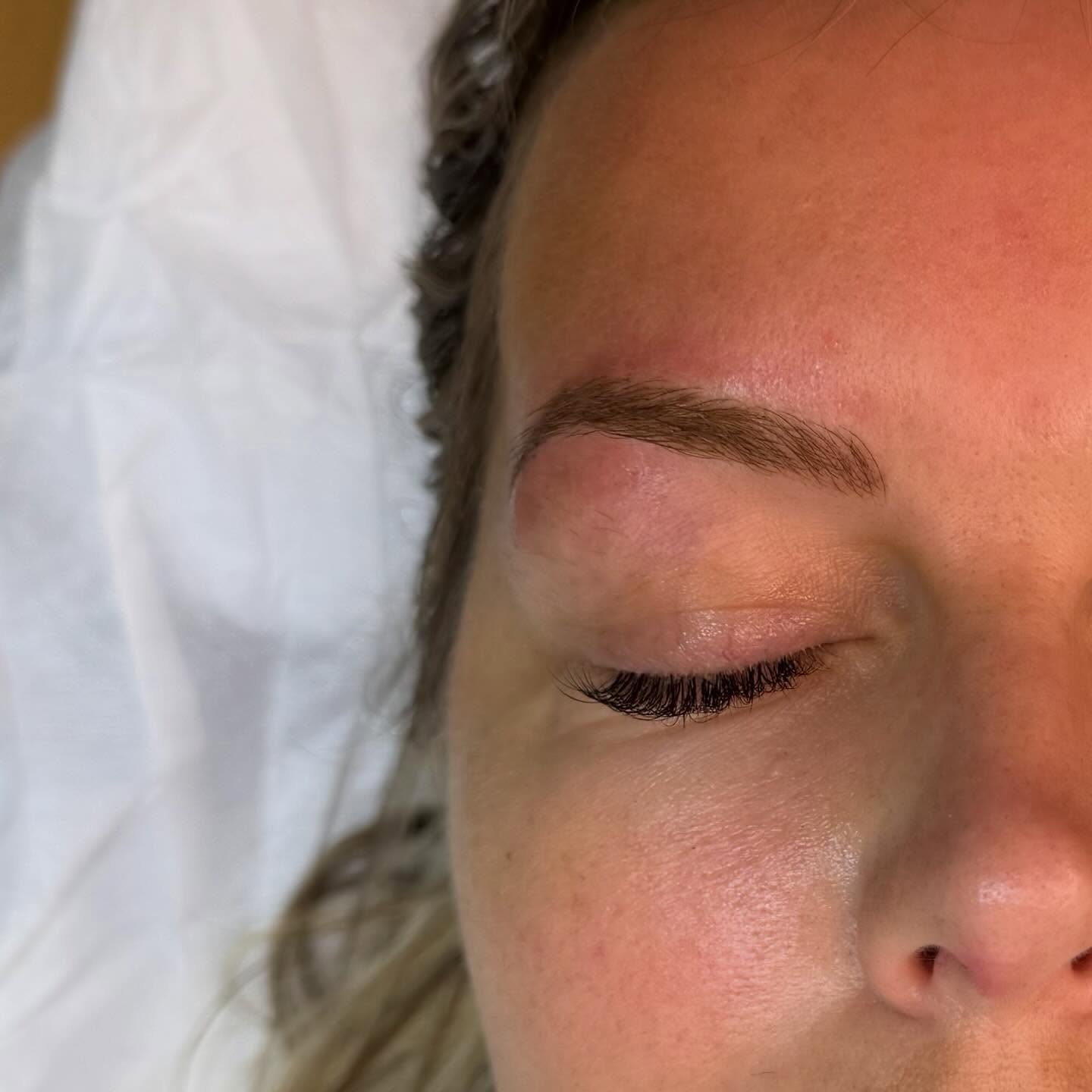 When the colour match is so great that it’s hard for me to differentiate the microblading strokes from the natural hairs 😍