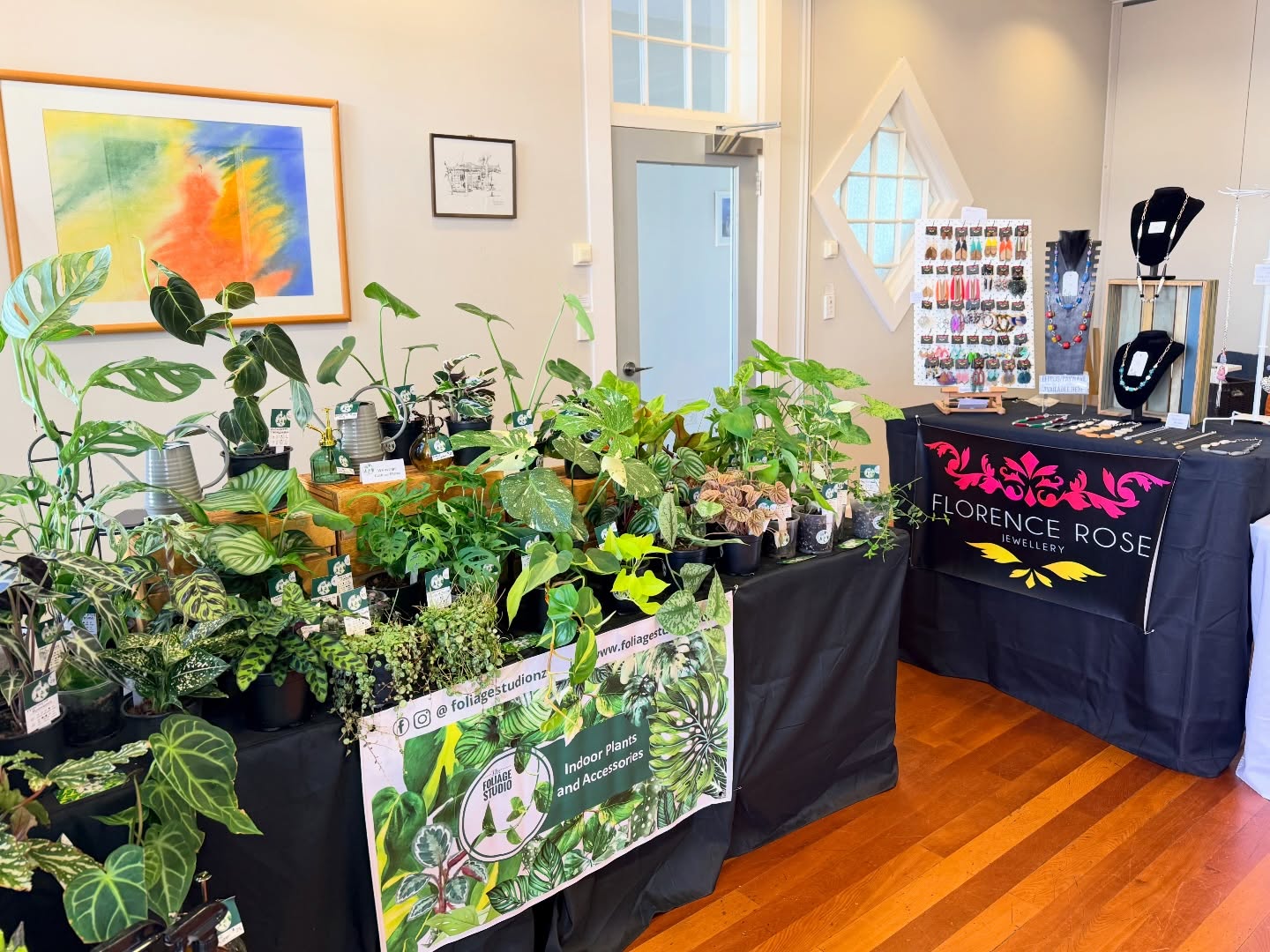 Plants + sparkle = the perfect pairing 🌿✨
We’re set up beside the beautiful @florencerosejewellery today at the Khandallah Fair.
Find us 10am–3pm, Town Hall & Ganges Street.
Lush plants, lovely vibes, and plenty of inspiration — come say hi and treat yourself 💚