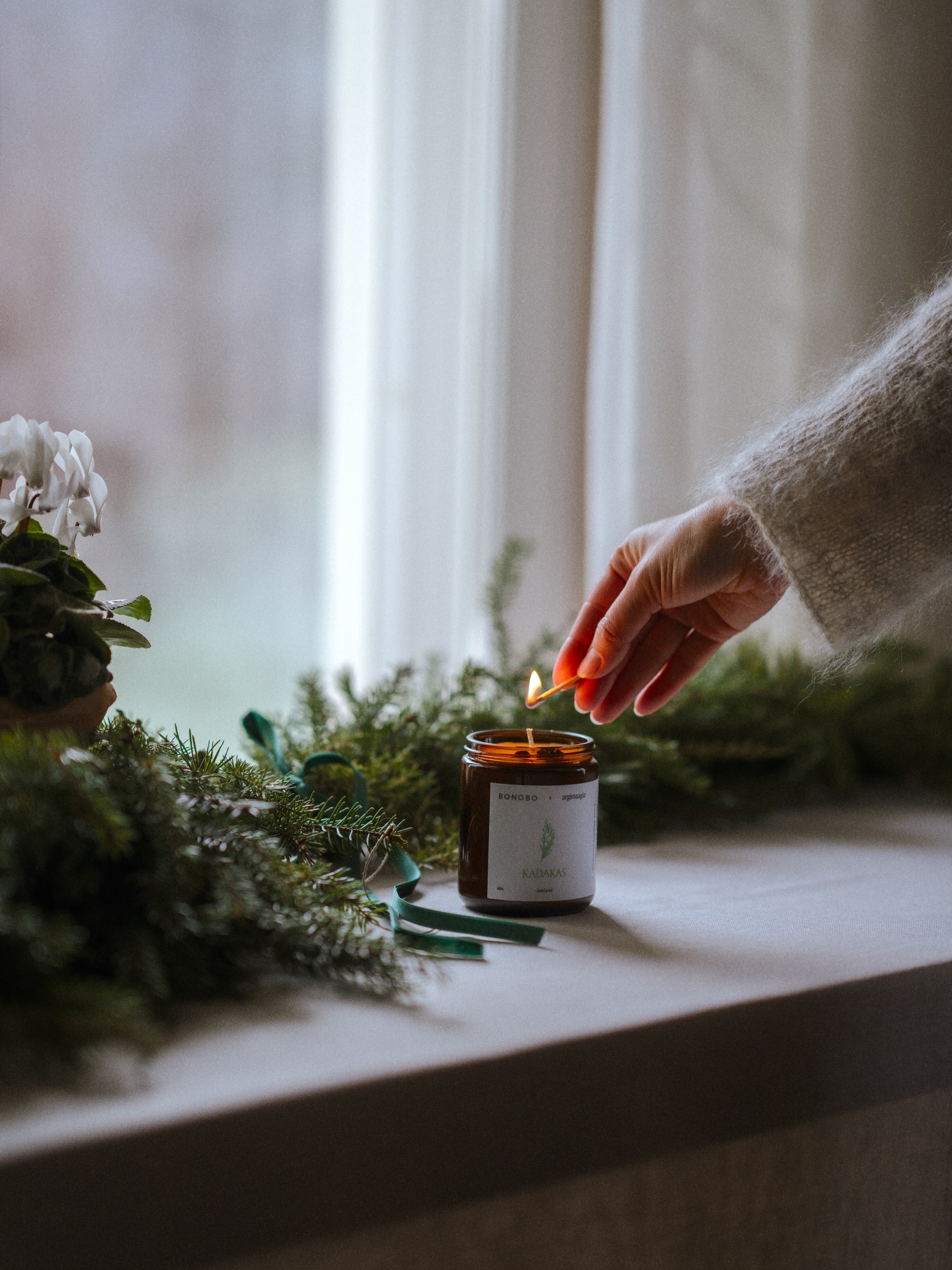 Preparing our home for Christmas with simple, natural & handmade decorations - just the way I like it. đ¤
I made the garland from spruce, pine & juniper, three evergreens bringing so much hope and comfort to the darker times. This heavenly Juniper candle, my long-time favourite, is by the wonderful @bonobo_cosmetics. Juniperâs energy is magical, warming, strengthening, protective & purifying... perfect for winter! đŻď¸
@bonobo_cosmetics have kindly given me a discount code to share with you - use âmaria bonoboâ for 25% off their entire selection of pure & natural cosmetics + candles!
Thank you @bonobo_cosmetics for this beautiful gift đ¤