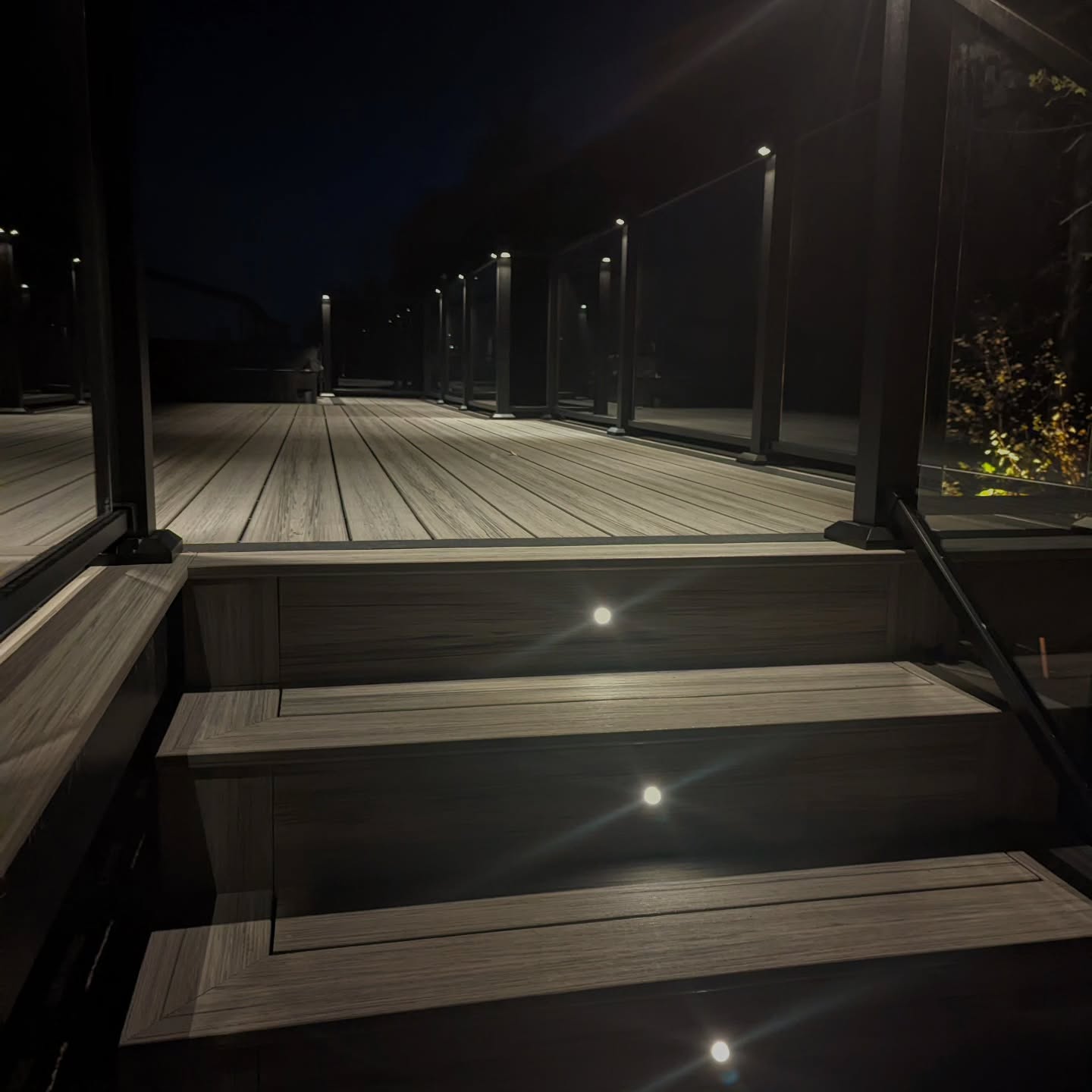 We design decks with longevity in mind—low-maintenance materials, proven systems, and details that perform in real-world conditions. The result is a space that looks refined, functions beautifully, and requires less upkeep over time.
#SimcoeDecks #DeckExperts #LowMaintenance