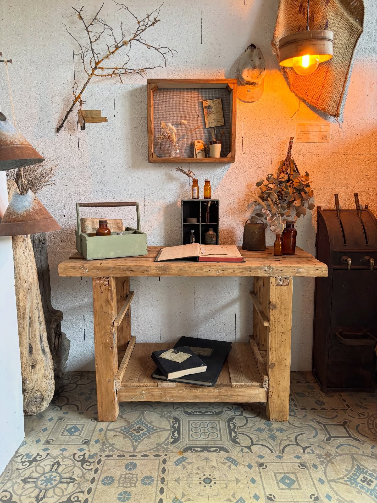 🧡 Table de métier - Établi
A détourner en meuble vasque, en bureau / table de travail, grand îlot central dans une cuisine