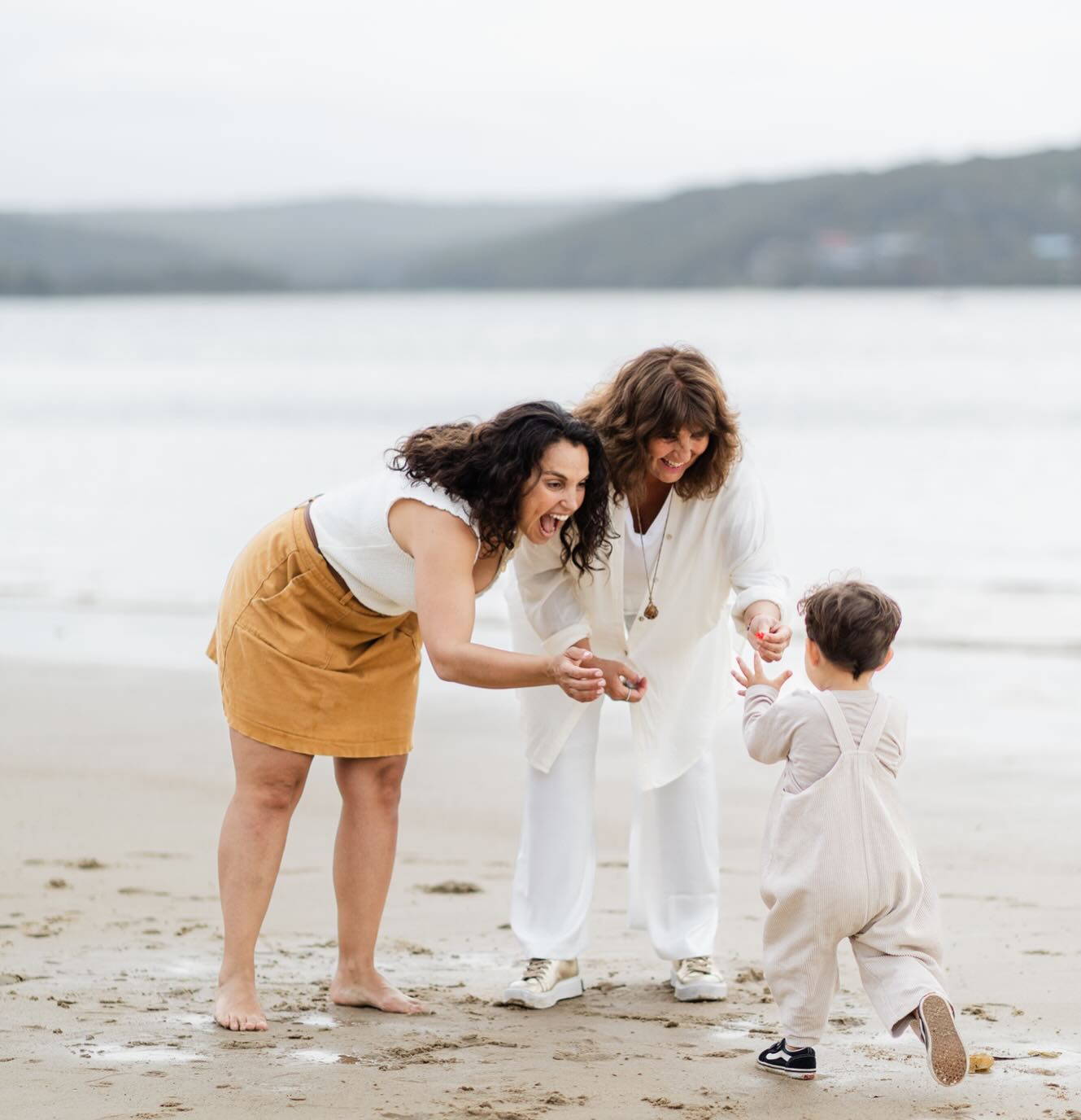 Real moments over perfect poses ✨
We are all about connection, movement and joy.
#sydneyfamilyphotographer #familyphotosydney #beachfamilyphotos #familyphotography #maxfamilyphoto #sydneymums #familymemories #unposedfamilyphotos #australianfamilyphotographer #childhoodunfiltered