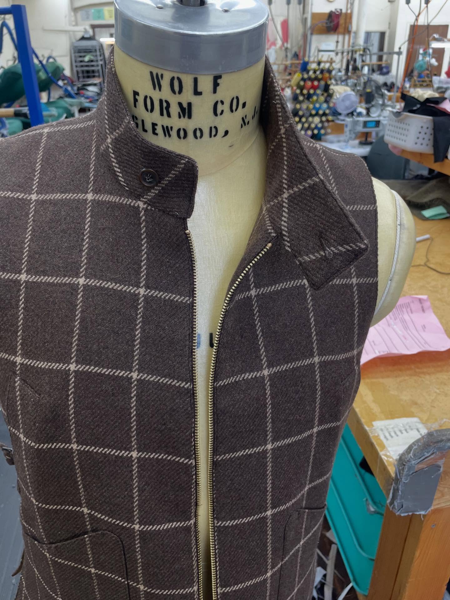 A beautiful vest coming together for the holiday season!
#tailor #madeinusa🇺🇸 #bespoke #tailoredsuit