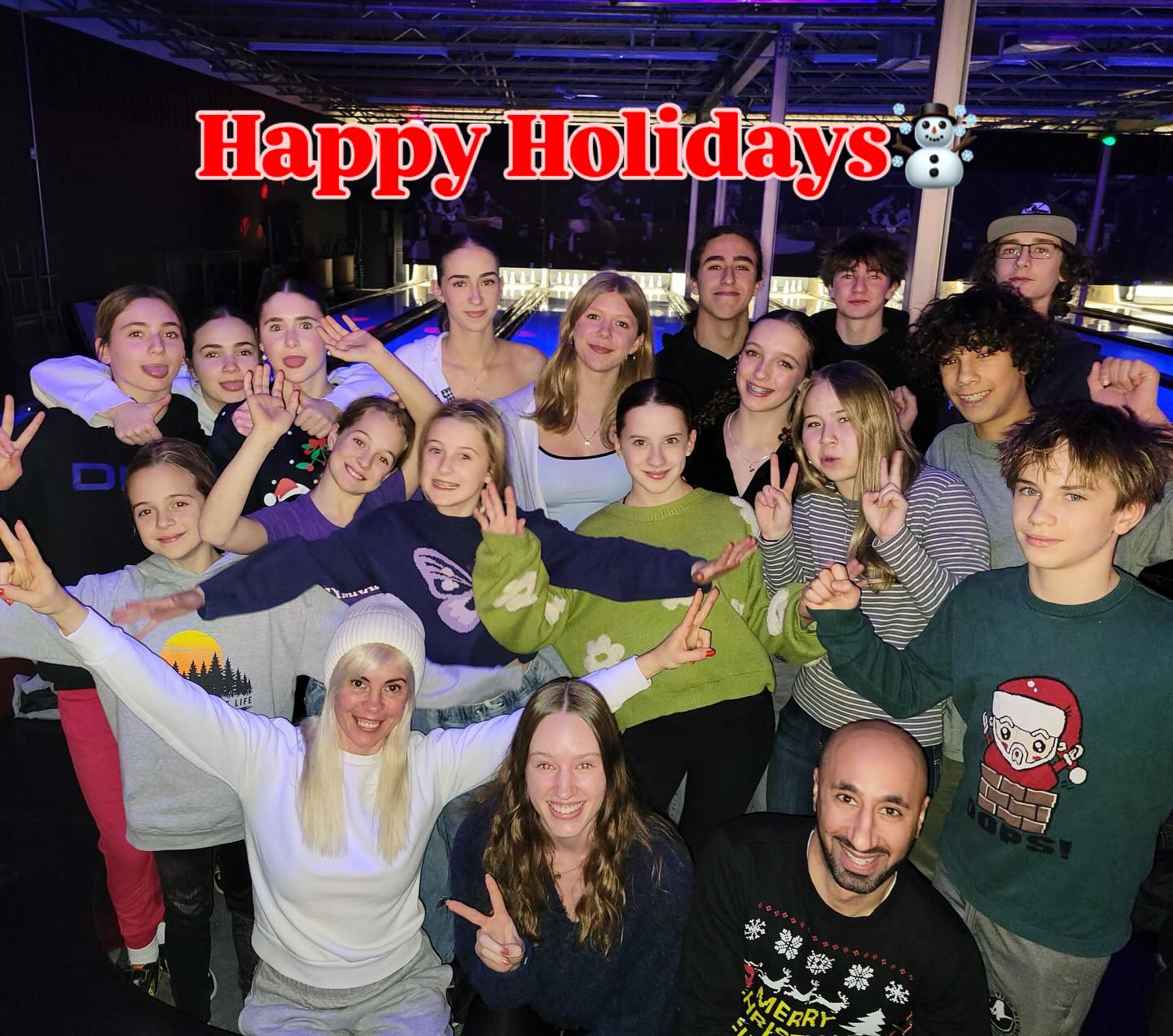 🎄 Happy Holidays to Our Competitive Team! 🎄
You have all worked incredibly hard this year, and we couldn’t be prouder of your dedication, effort, and growth. We’ll be taking a well-earned two-week break to relax, reset, and recover.
Enjoy the holidays, and we can’t wait to see you back at the pool refreshed, recharged, and ready for an exciting new year. We’re thrilled to kick off the season with 12 new competitive divers joining our team — welcome! We’re so excited to meet you all.
✨ Learn to Dive – Winter Session ✨
We still have a few spots available for our winter Learn to Dive programs. It’s a fantastic way to try the incredible sport of diving, with programs for ages 2.5 to 99.
💦Adult Diving
Our adult diving program is also a blast and fills up quickly — don’t miss out!
Happy Holidays to all our athletes, families, and supporters! ❄️💙
@divemanitoba
@sserbik
@oleg_ssk
@ilya_yonan
@nathaliec_05