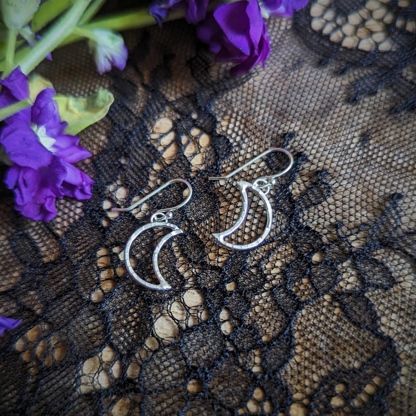 We have some great gift and stocking stuffer ideas on our retail shelves! We want to highlight some of our recommendations.
✨Maxi Cif Designs—Jeweler Maxi lives right above the bakery! We have some of her earrings in stock, and, if you’d like another jewelry item, just message her and you can pick up from the bakery
✨Priya Means Love—Carefully hand-crafted with ingredients good for you and the earth. In stock: Gingerbread Cream, Winter Lavender Cream, and Herbal Lip Therapy
✨Shkoyach! Candles—Made by a customer, 100% beeswax. In stock: Duplero, havdallah, and taper candles.
✨Askinosie Chocolate—Single origin, bean to bar. In stock: Peppermint Bark, Hot Cocoa Milk Chocolate, Gingerbread Dark Chocolate, and more!
✨Lindera Farms—Foraged and farmed ingredients to create delicious fermented goods. In stock—Sangria Drinking Vinegar, Ramp Hot Sauce, Pizza Hot Sauce, and Black Garlic Balsamic
✨Burlap & Barrel—Single origin, super fresh spices. In stock: Toasted Pepita Spice, Everything Nice Baking Blend
✨Z&Z—The best Palestinian za’atar around from this Rockville based company
✨Sqirl Jam—The best CA produce made in small batches. In stock: Mango Vanilla, Valencia Pride Mango and Gochugaru, Kadota Fig & Oolong, and Oscar Mulberry