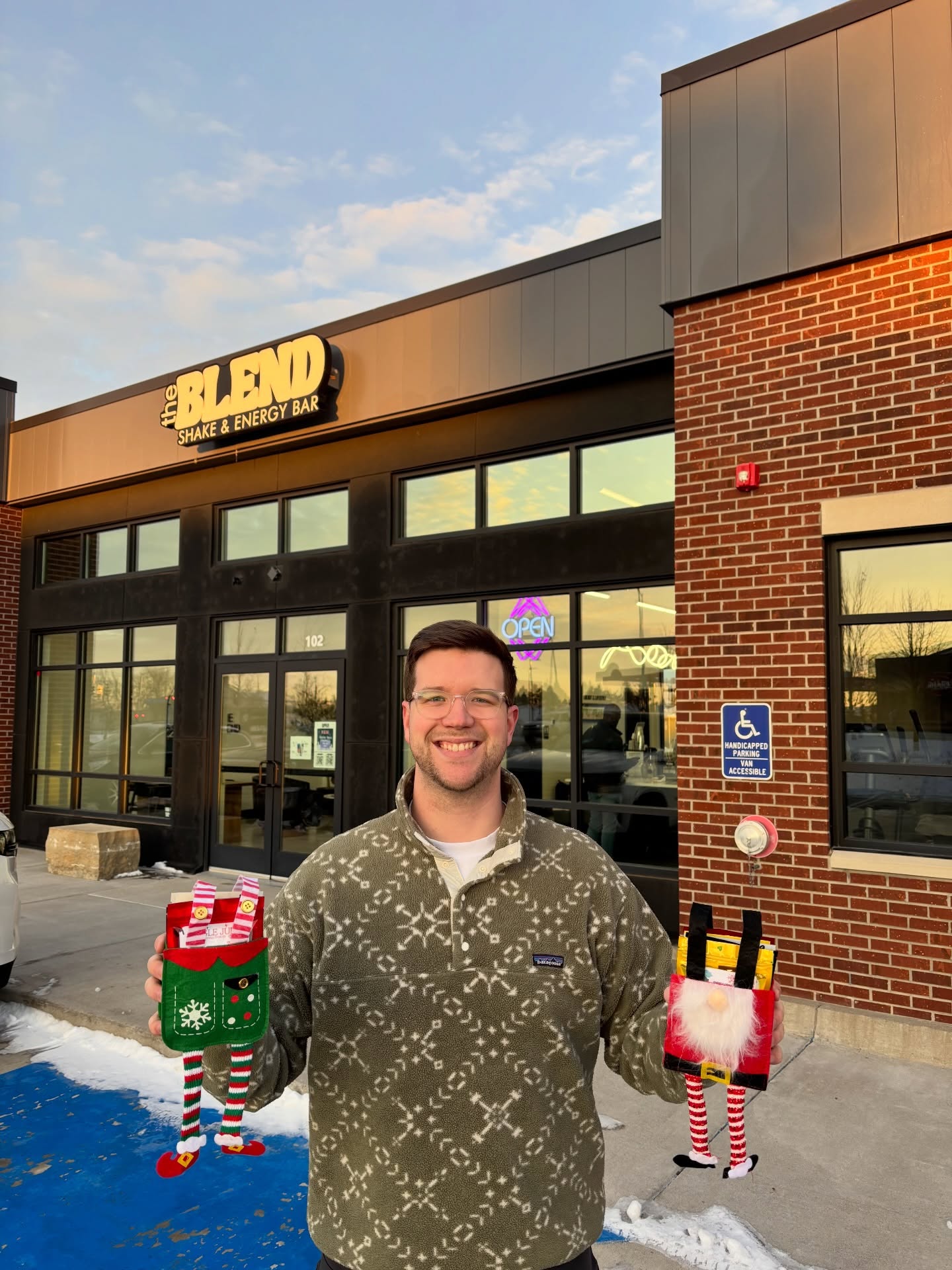 The Blend GIVEAWAY ☕️🫖🧋
Can you believe we’re already on Day 5 of our 12 Days of Giveaways??? We are partnering with @theblendankeny to give away TWO $50 gift cards and TWO of their adorable tea kits! Located in Ankeny, IA, The Blend serves up the most scrumptious healthy shakes, teas and protein coffees to keep you ENERGIZED all day long! ⚡️
How to enter:
Follow @theblendankeny
Follow @iowafoodscene
Tag 3 friends in the comments below!
BONUS ENTRY: If you share to your story and tag us!
Accepting entries until 11:59pm Monday, December 22nd, 2025. We will announce the winners on Tuesday, December 23rd, 2025! Good luck! 👍🍀