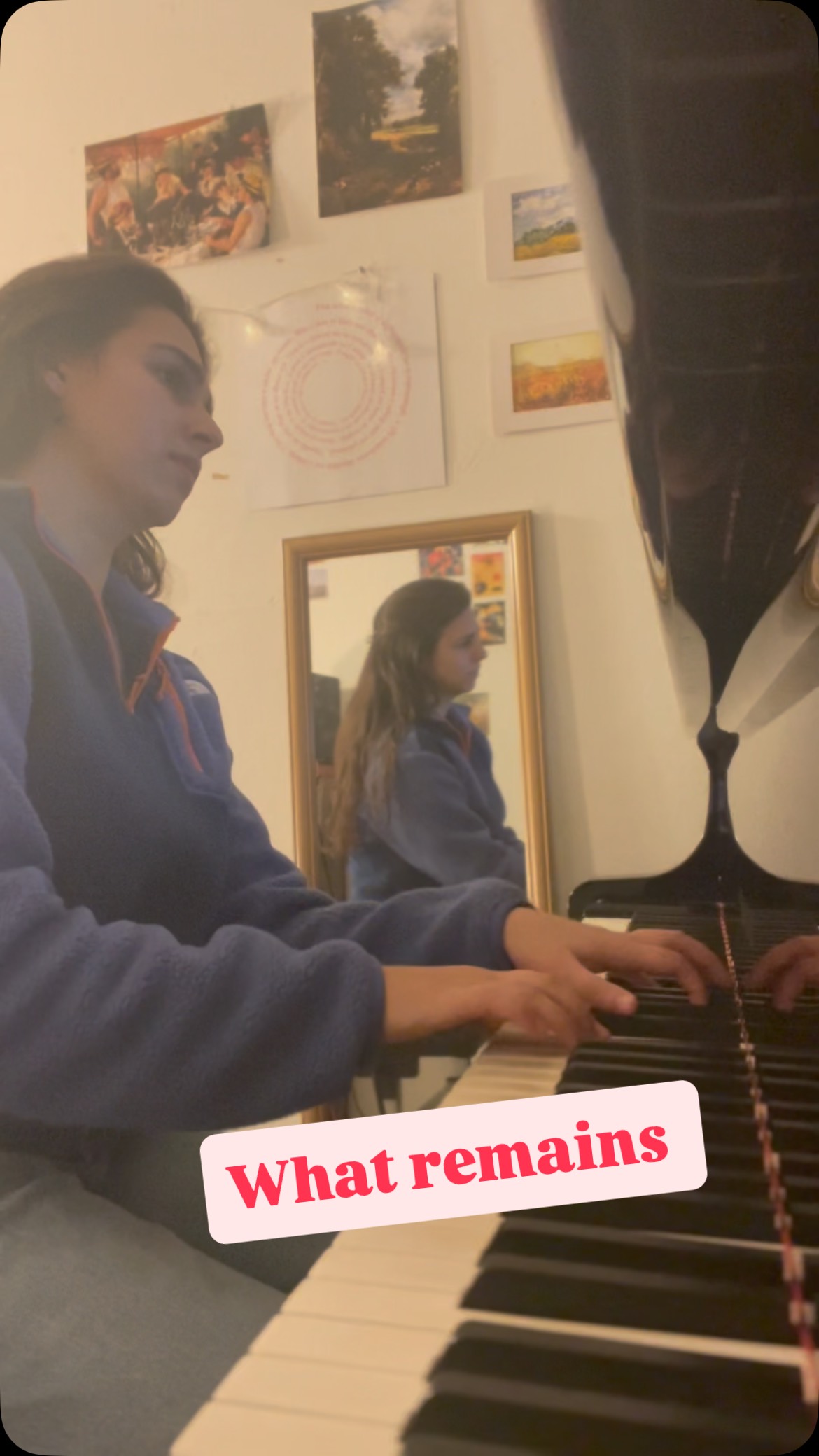 Writing in my cosy fleece and with the fairy lights ✨
I love those days where I can just sit behind the piano all day without anywhere to be later on in the day. Brings new melodies and brings me joy ♥️ New tune called “What remains” - let me know your thoughts, always appreciate it
#whatremains #newtune #pianistsofinstagram #originalmusic #pianovideo #writingmusic