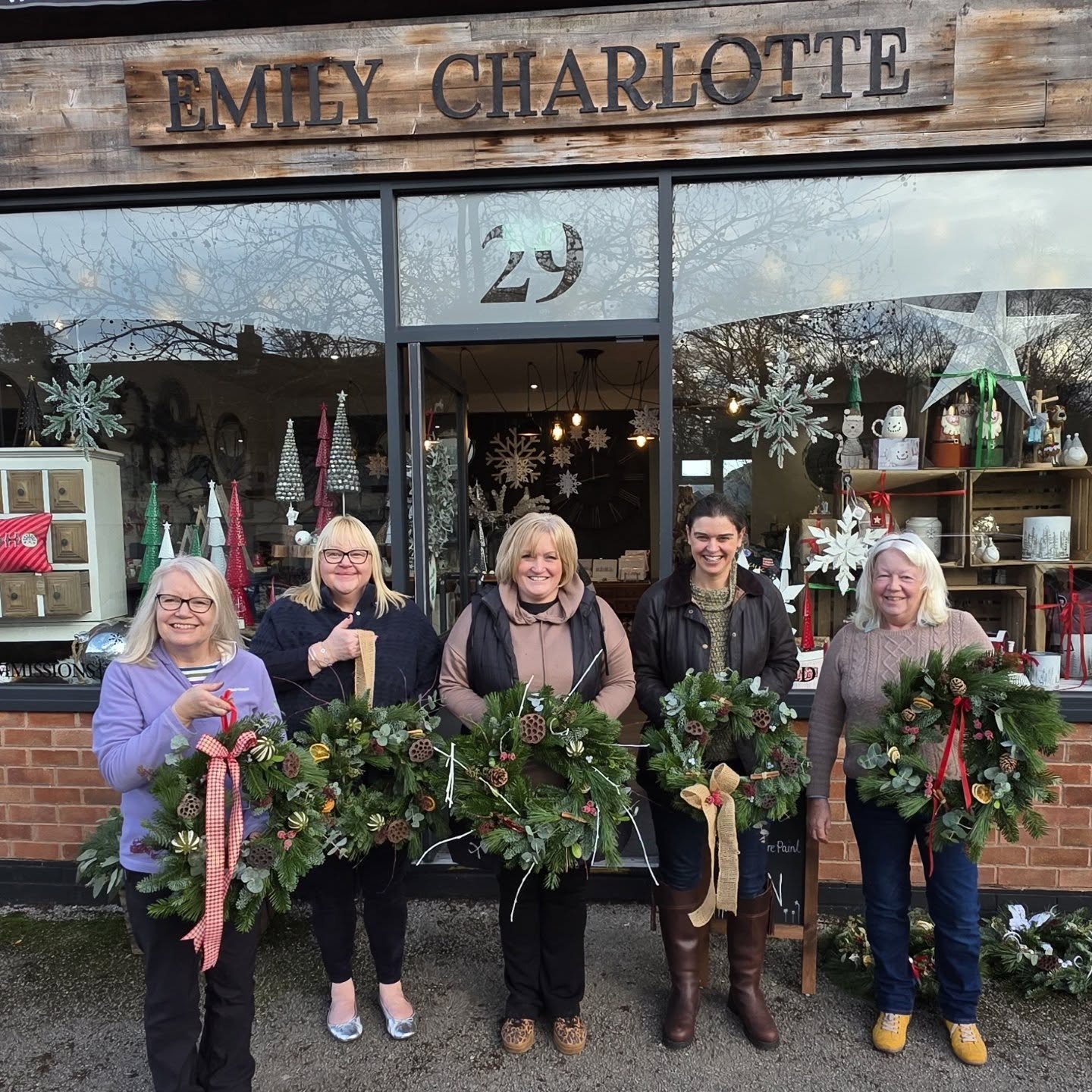 A huge thank you to everyone who attended my wreath workshops — your laughter, creativity, and company made them a joy to host.
With the workshops now complete, we’re turning from festive door wreaths to flowers made for gifting. Ready to go bouquets will be available in the entrace of Bradshaw's Farm Shop from tomorrow, and @emilycharlotteinteriors Friday ready for the weekend ahead. If you’re heading off to visit family this Christmas, don’t forget to take flowers.
You can also order via the website, link in bio for delivery or collection.
#Christmasflowers #floristnearme #buntwoodflorist #floristinburntwood #giftingflowersnearme