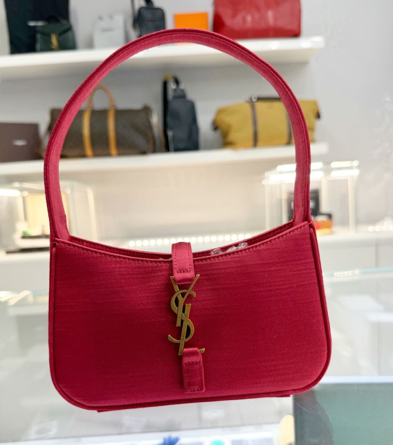 We are open today until 6pm and tomorrow 10am - 4pm! Stop in for any last minute gifts!